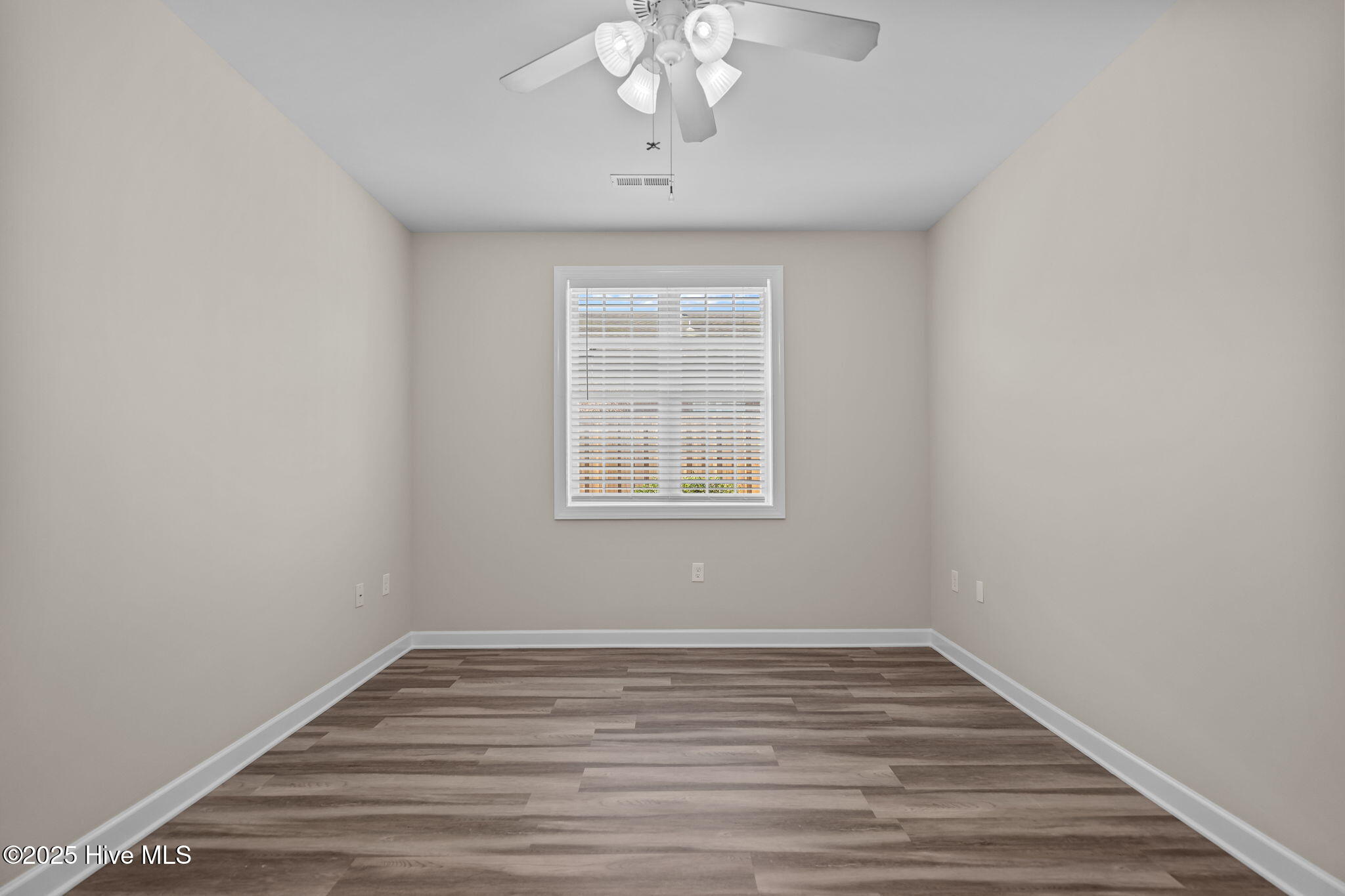 100540244 | Photo 18