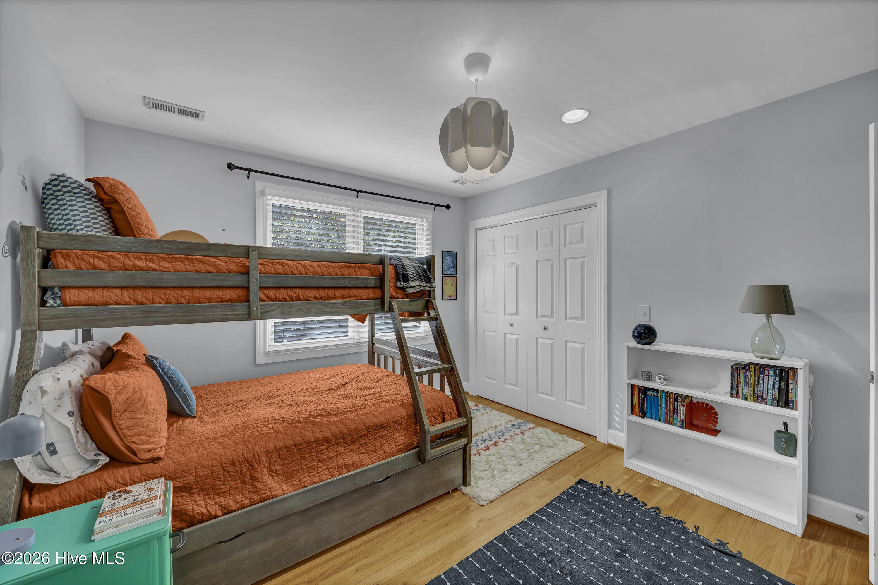 100549604 | Photo 18