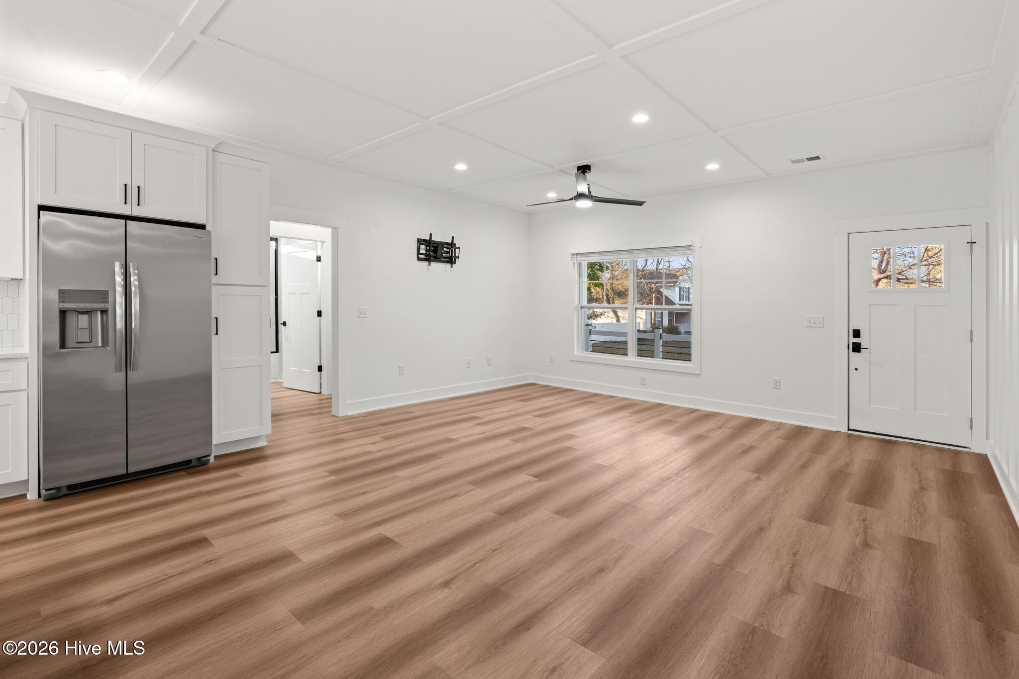 100562670 | Photo 10