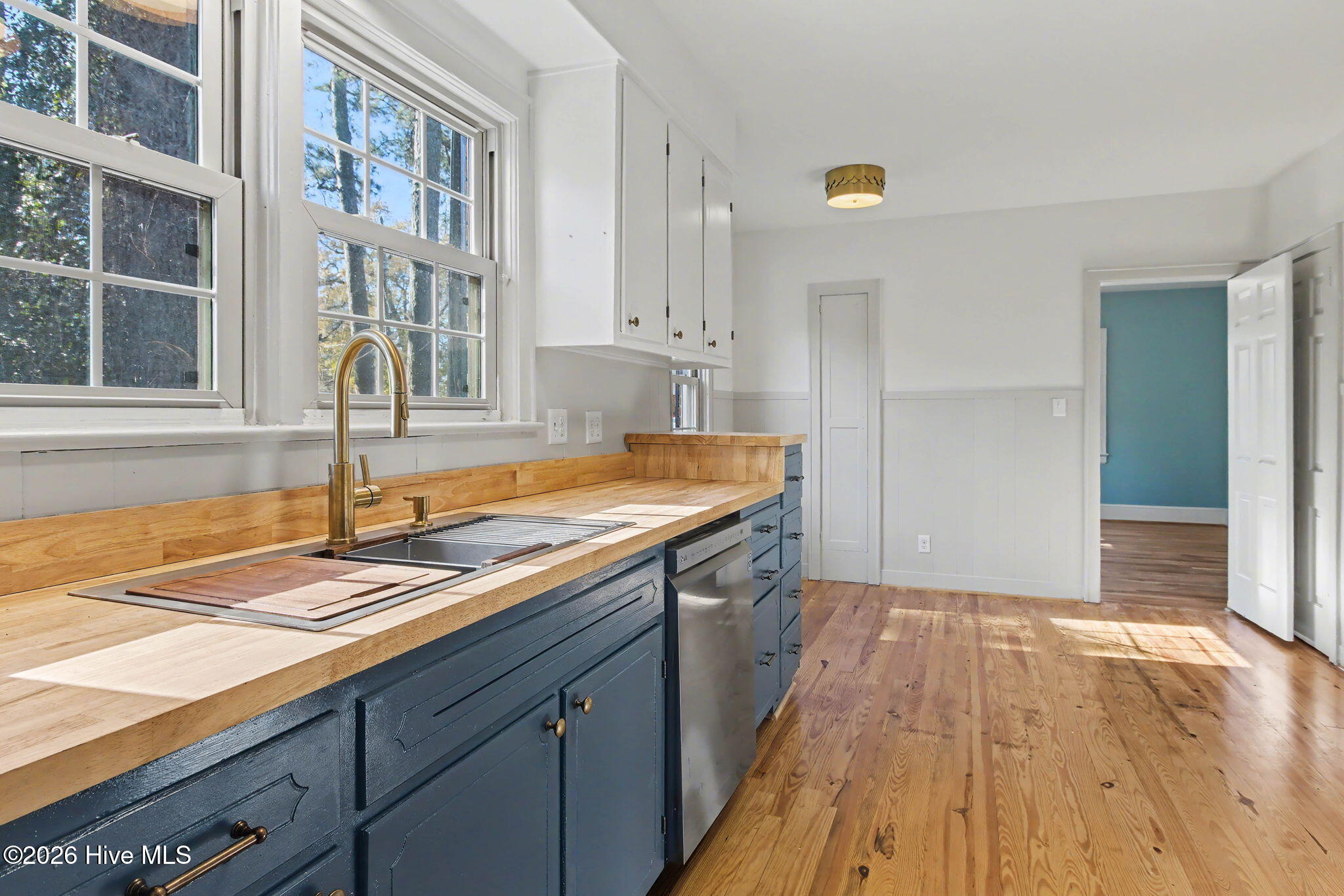 100549818 | Photo 15