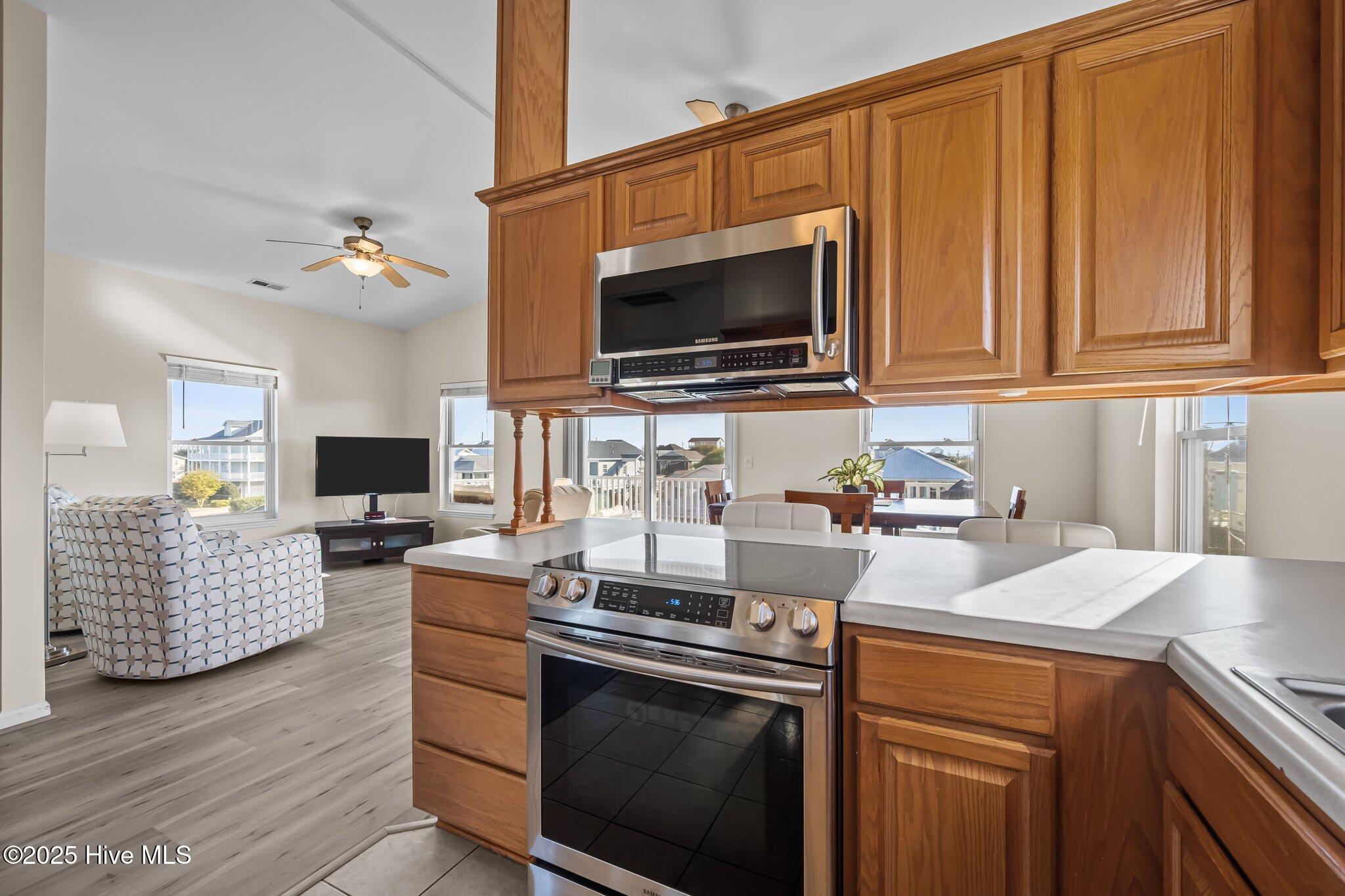 100536621 | Photo 14