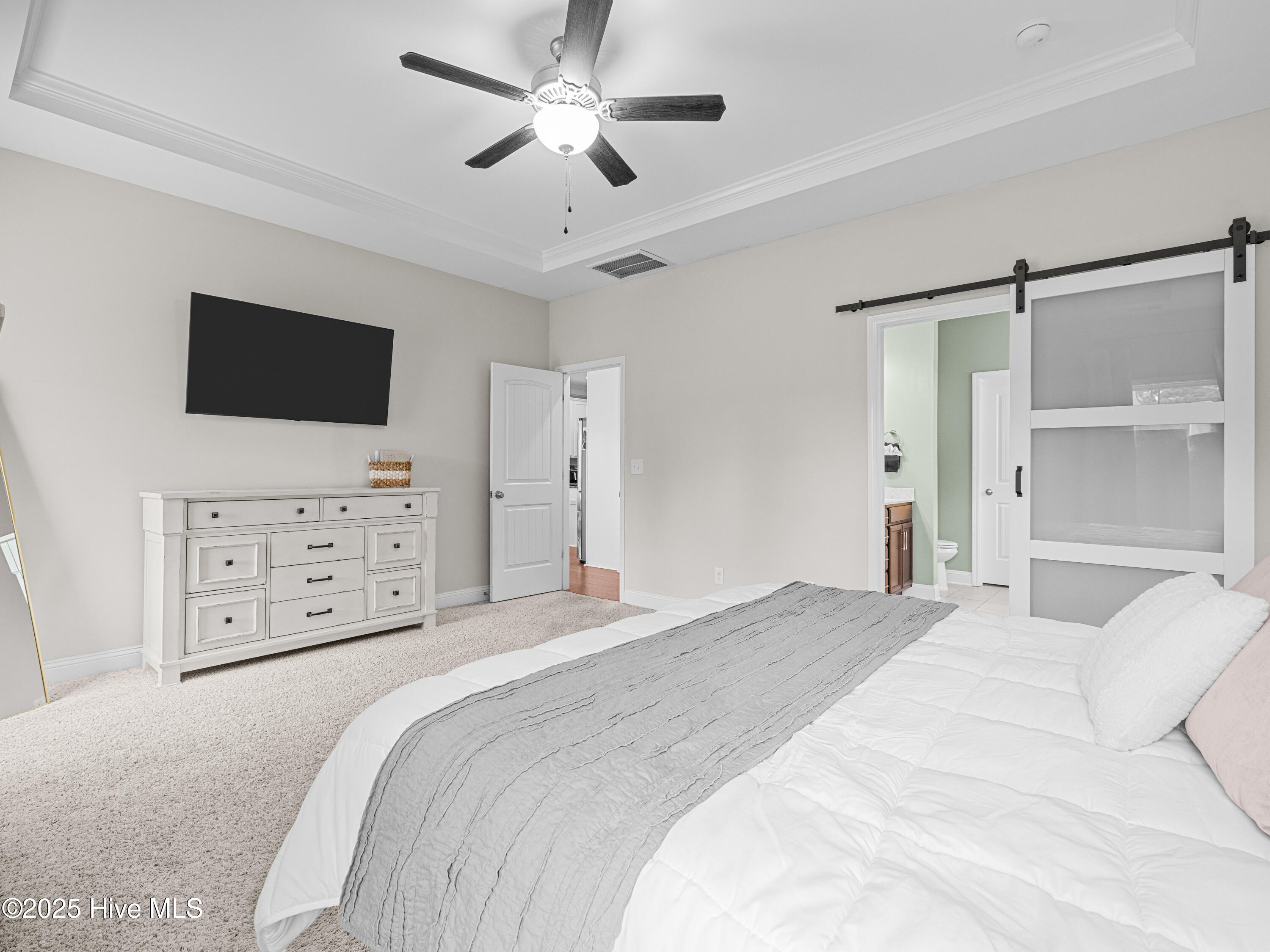 100535765 | Photo 40