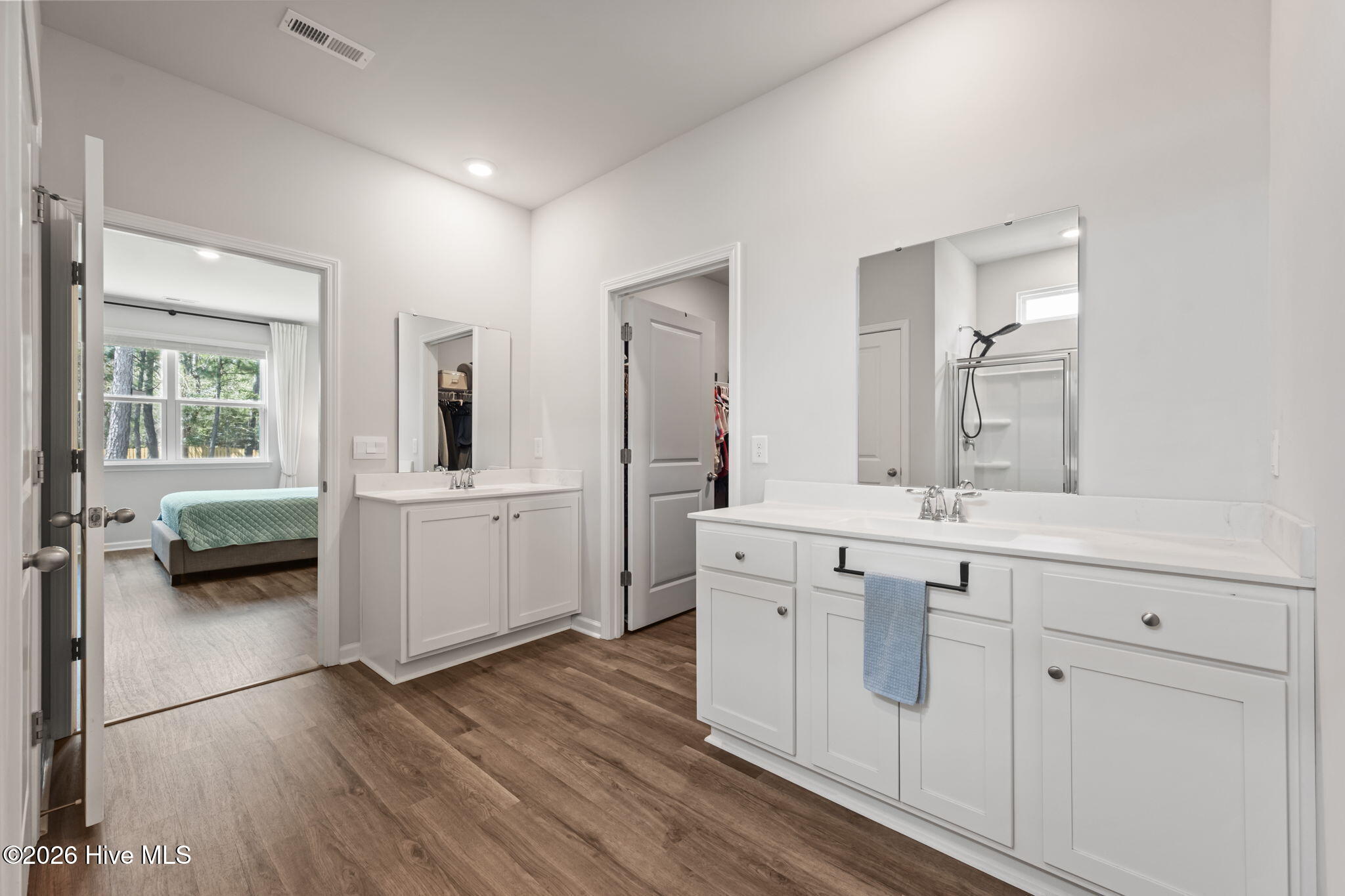 100564273 | Photo 21