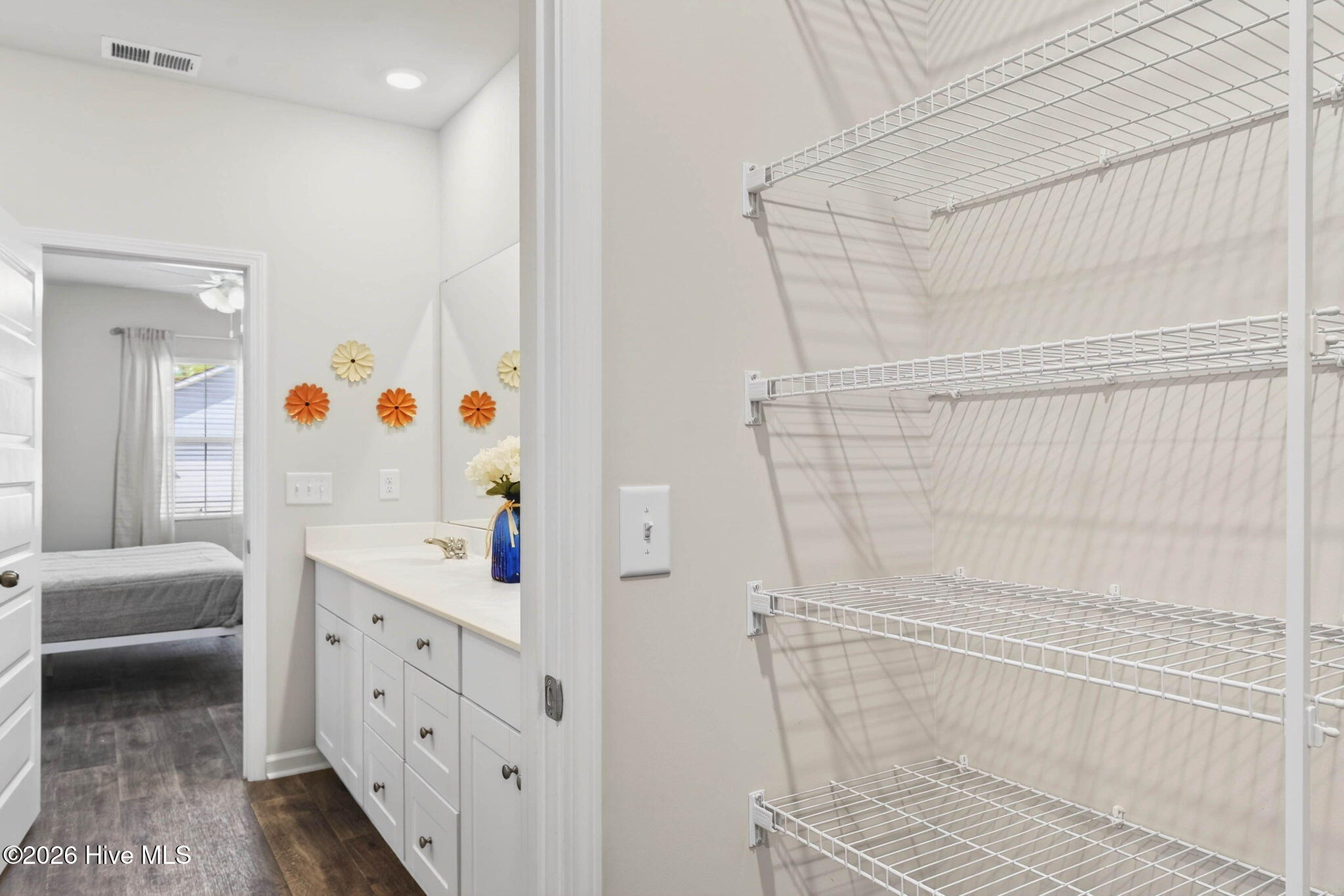 100564672 | Photo 23