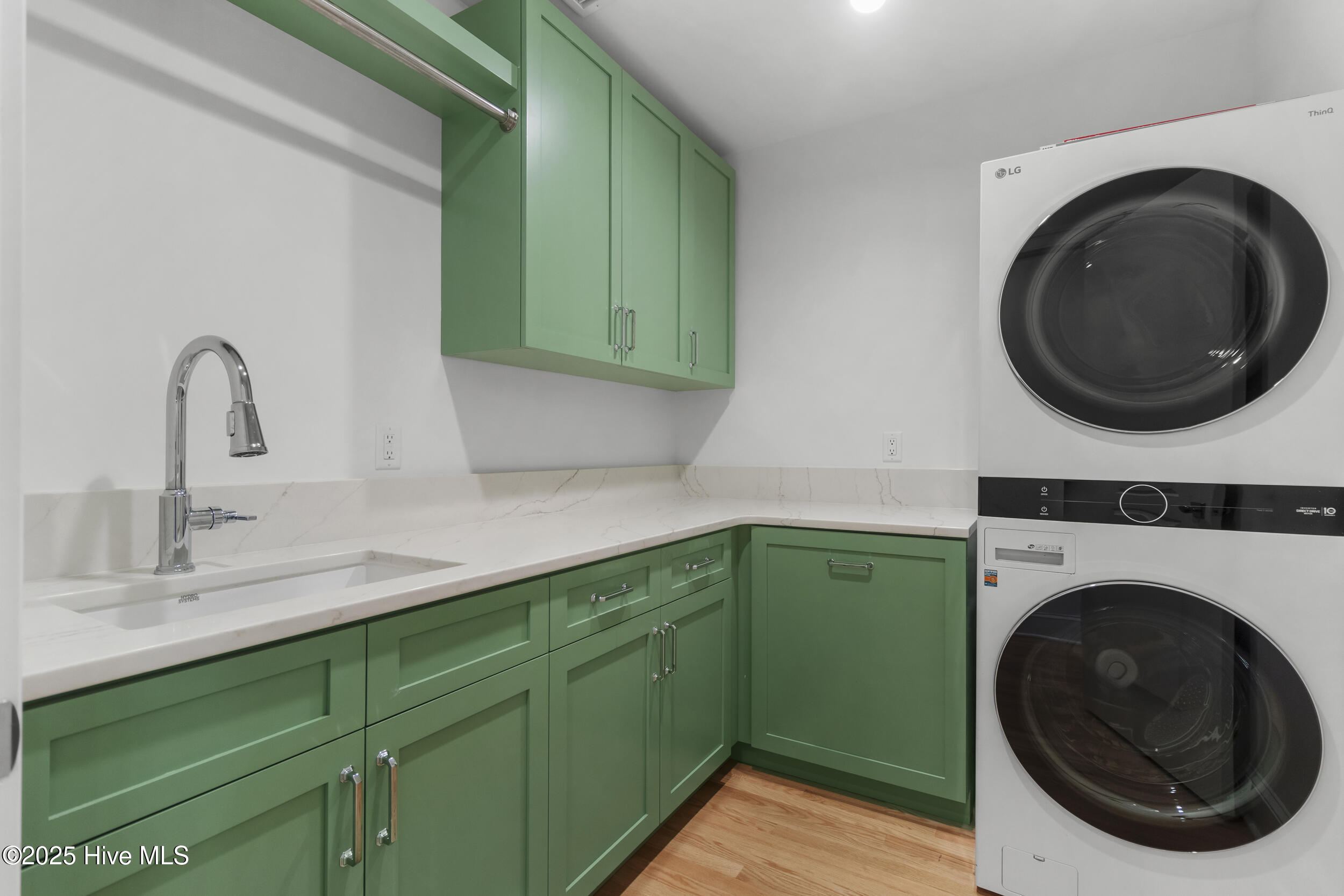 100534920 | Photo 53