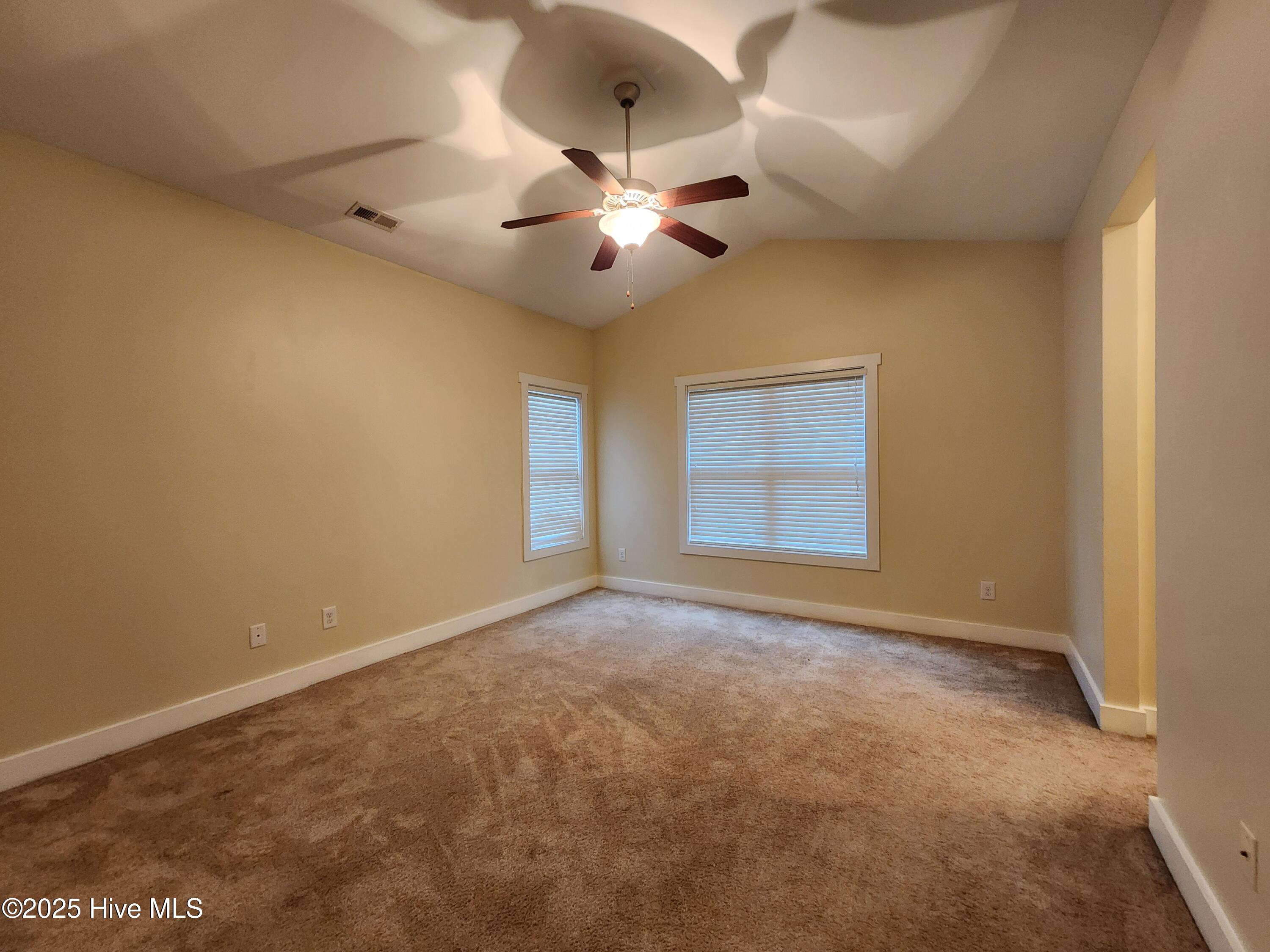 100569156 | Photo 31