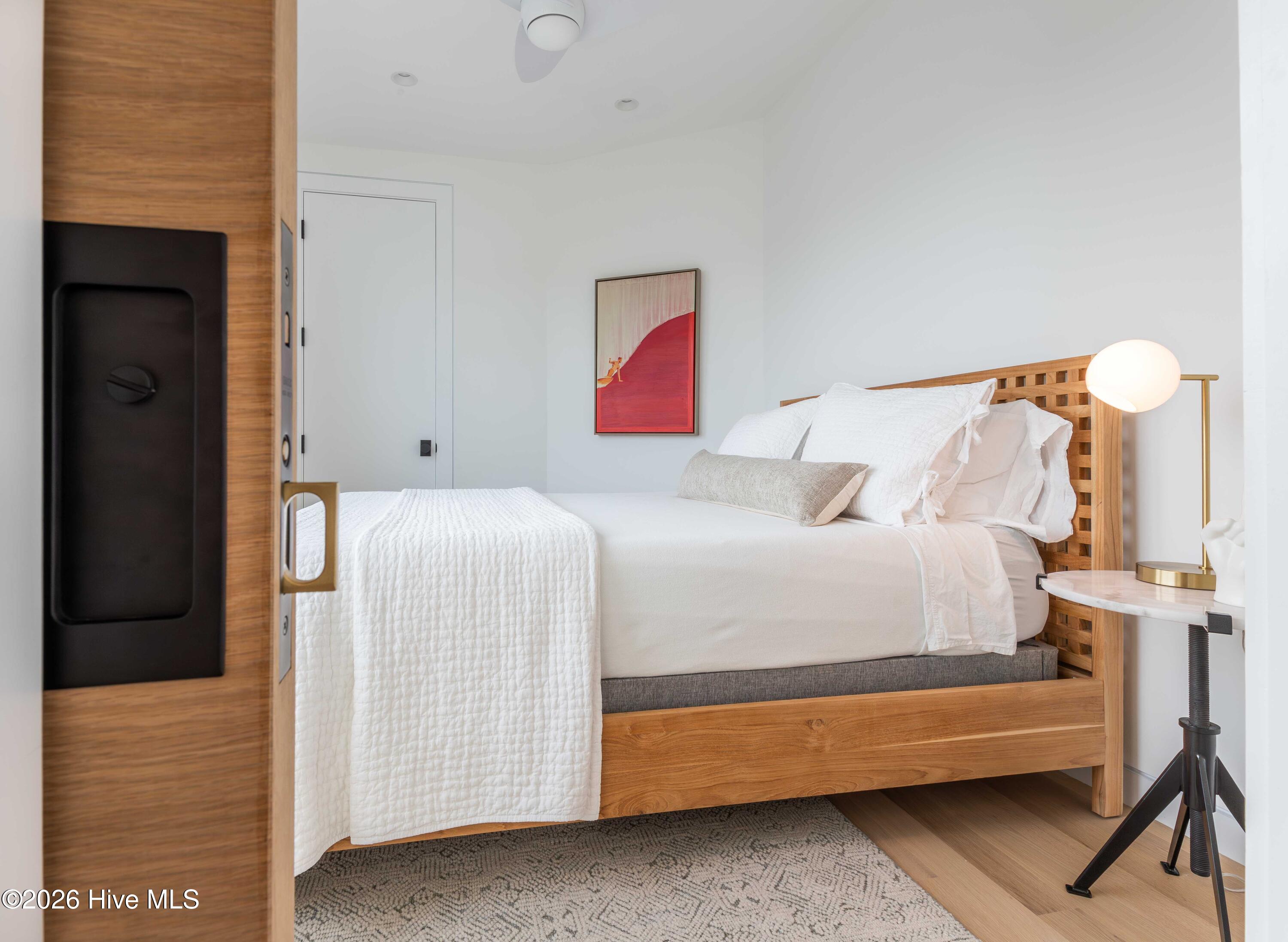 100554163 | Photo 35