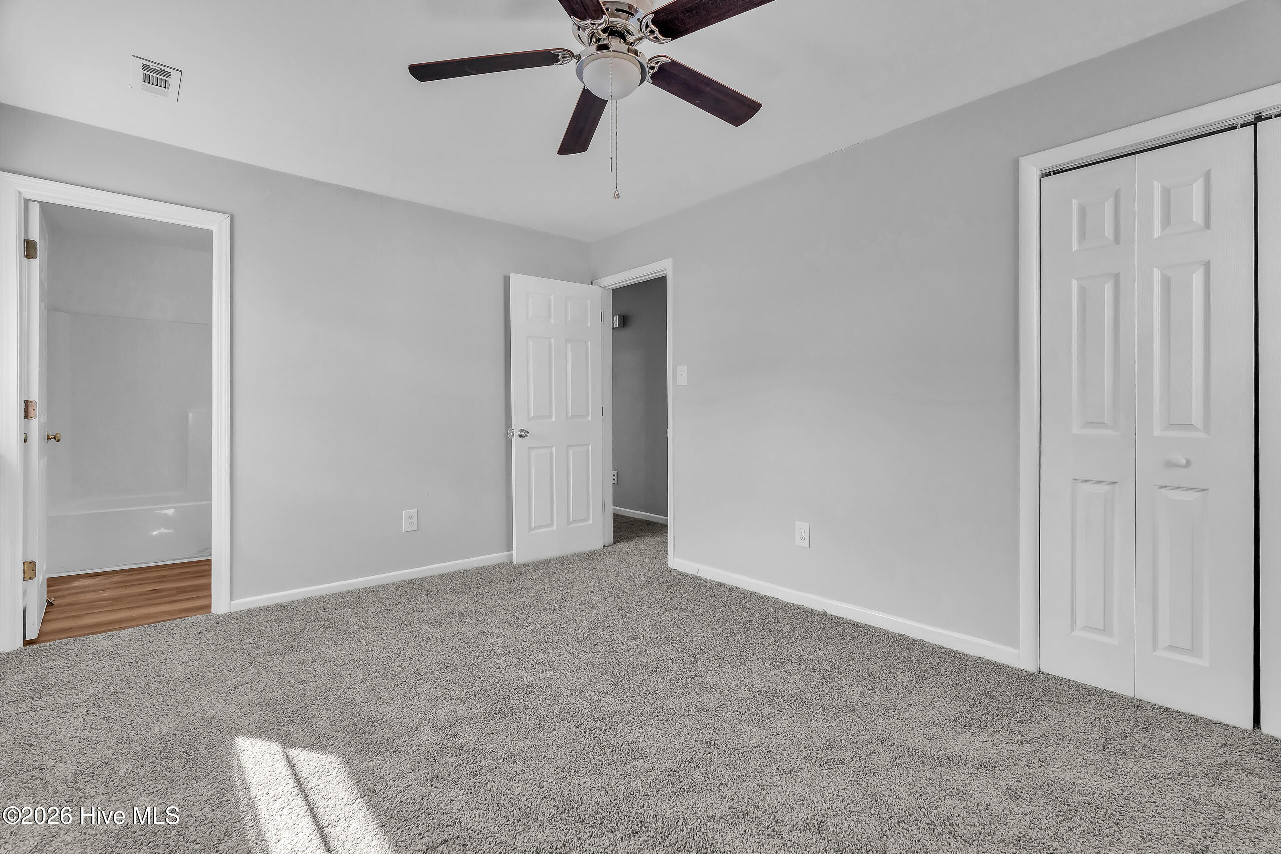 100561824 | Photo 20