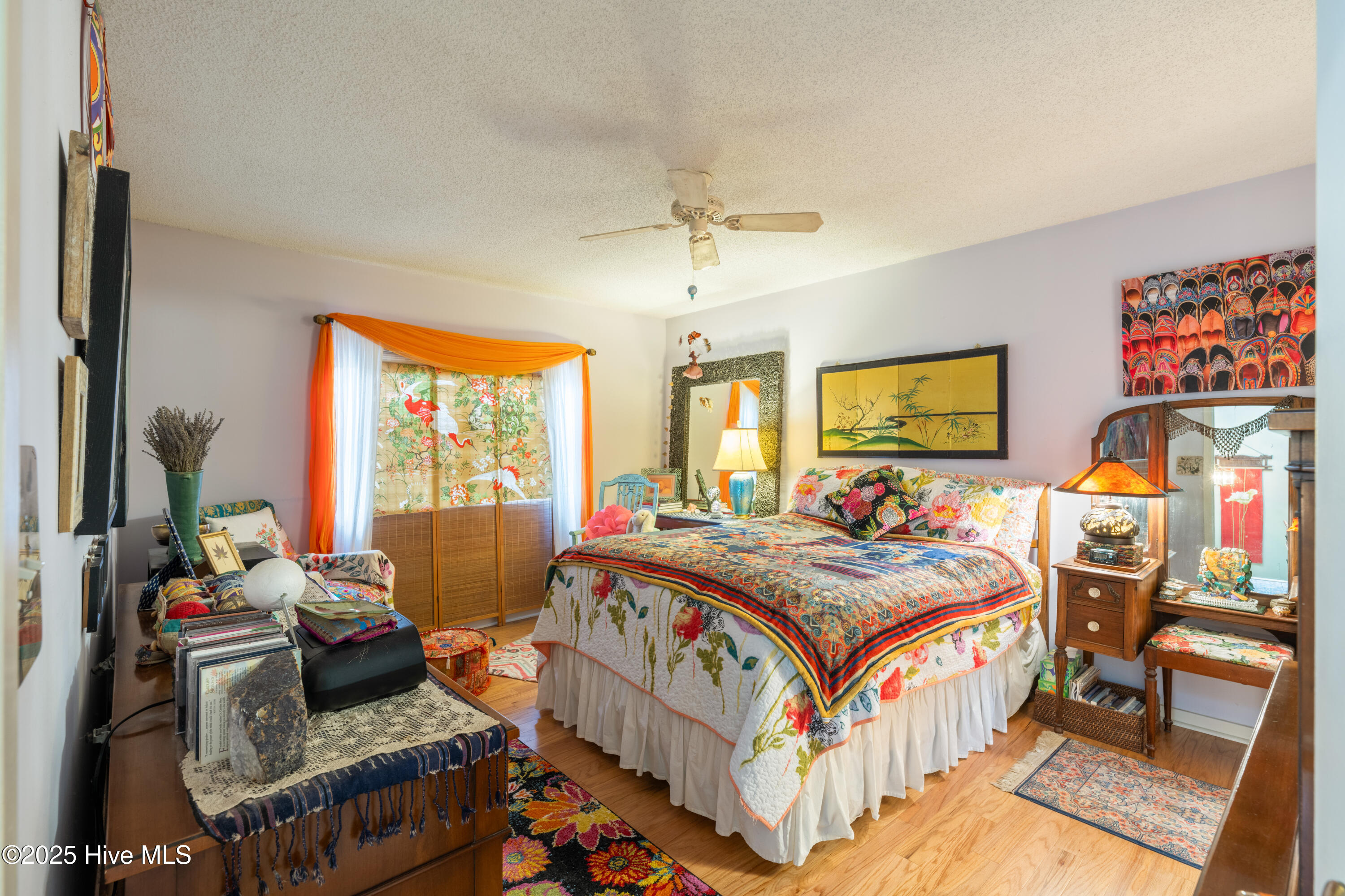 100543776 | Photo 39