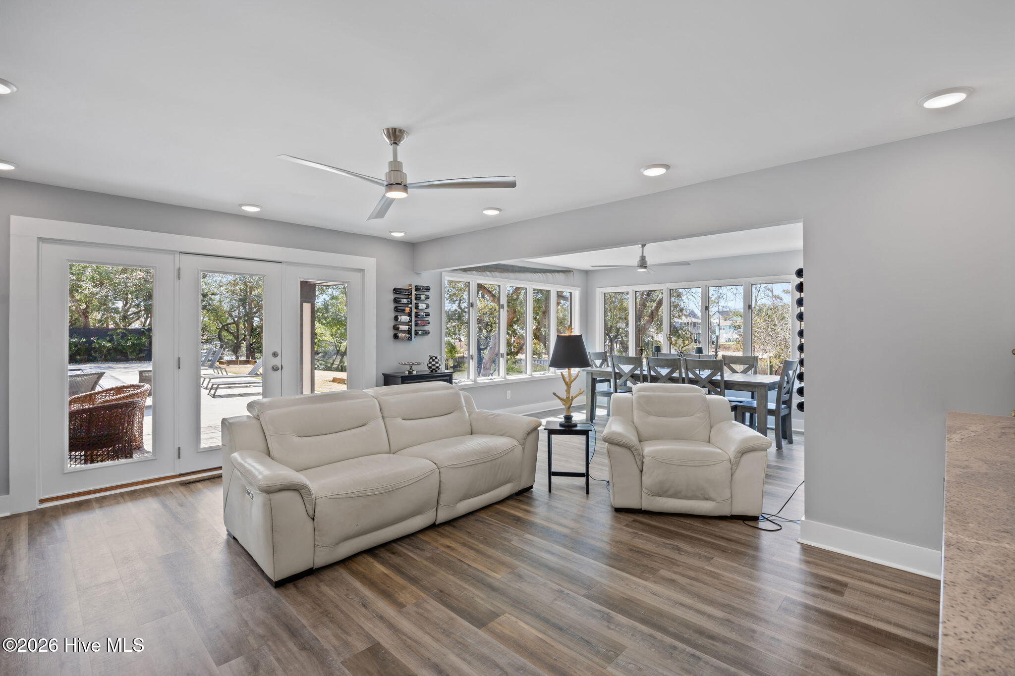 100560394 | Photo 15