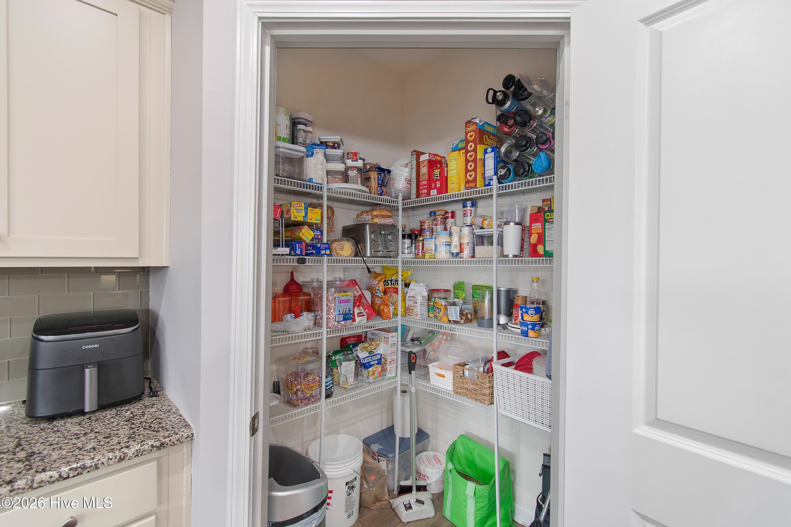 100555965 | Photo 16