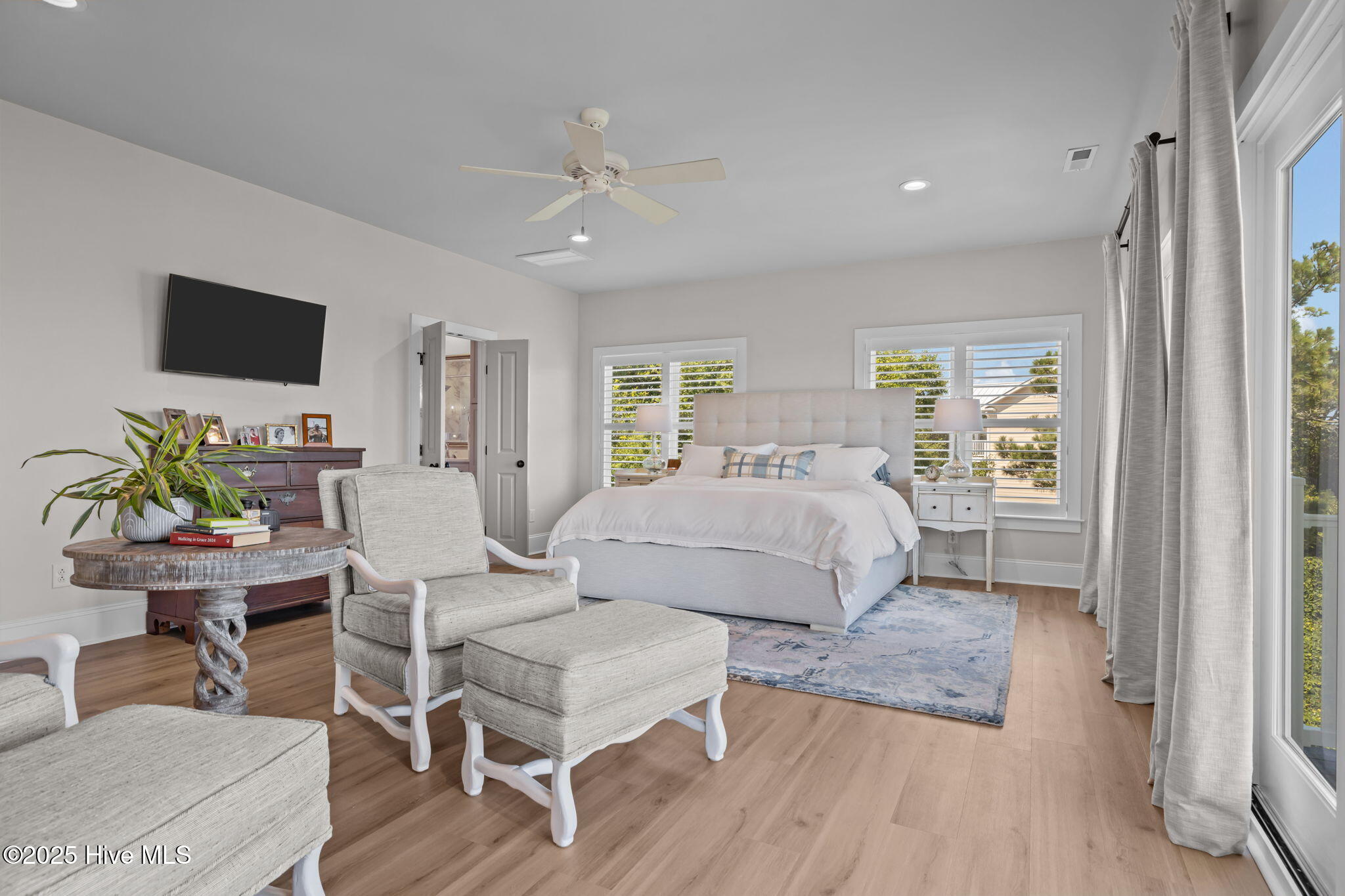 100549920 | Photo 49