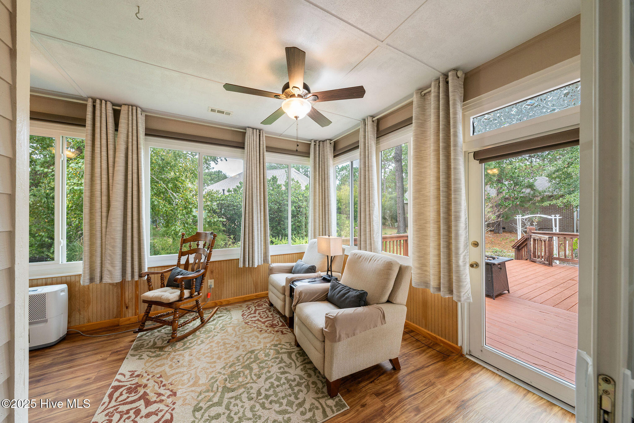 100537327 | Photo 23