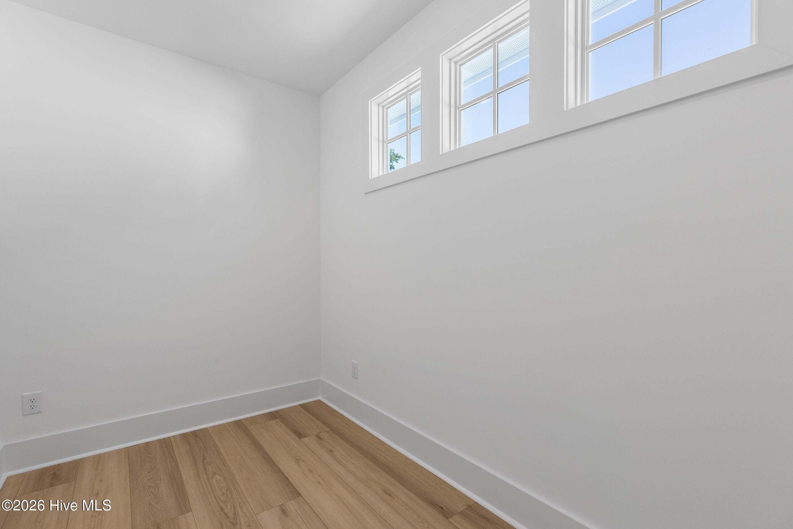 100519914 | Photo 54