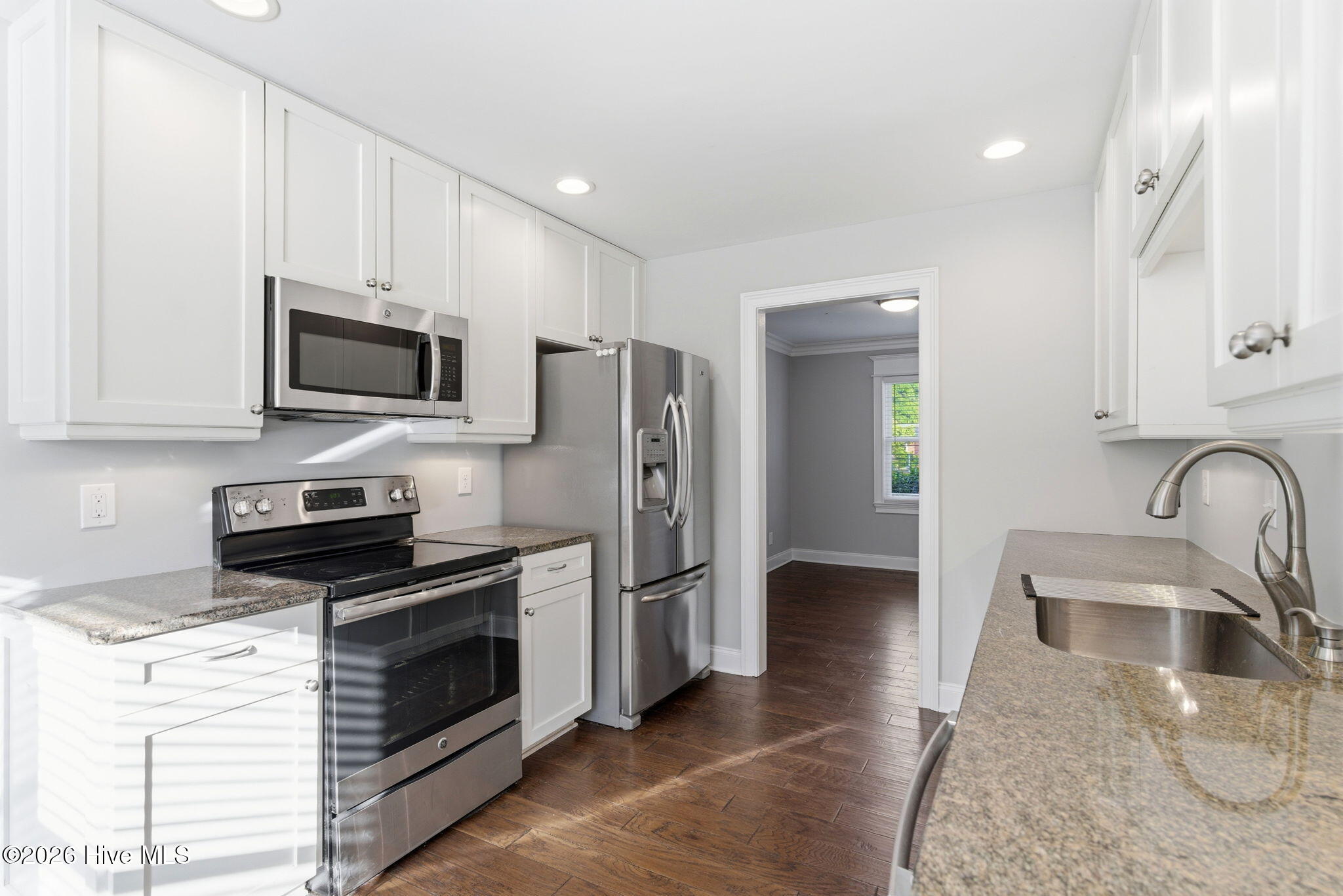 100569519 | Photo 14