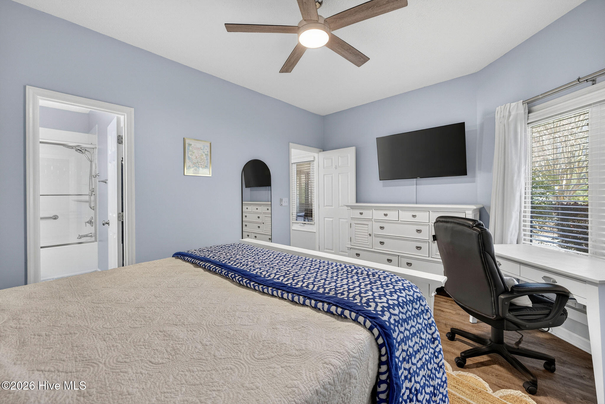 100562760 | Photo 15