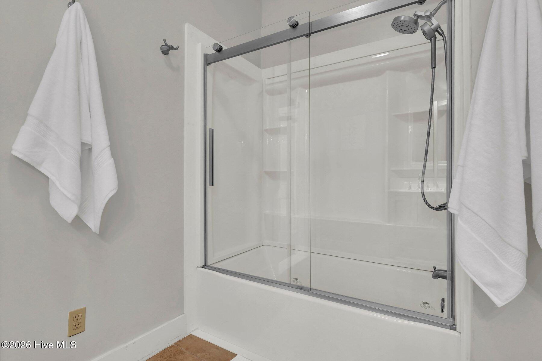 100561074 | Photo 20