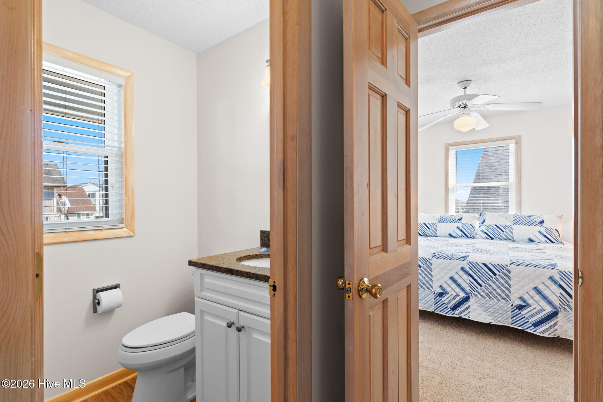 100560342 | Photo 28