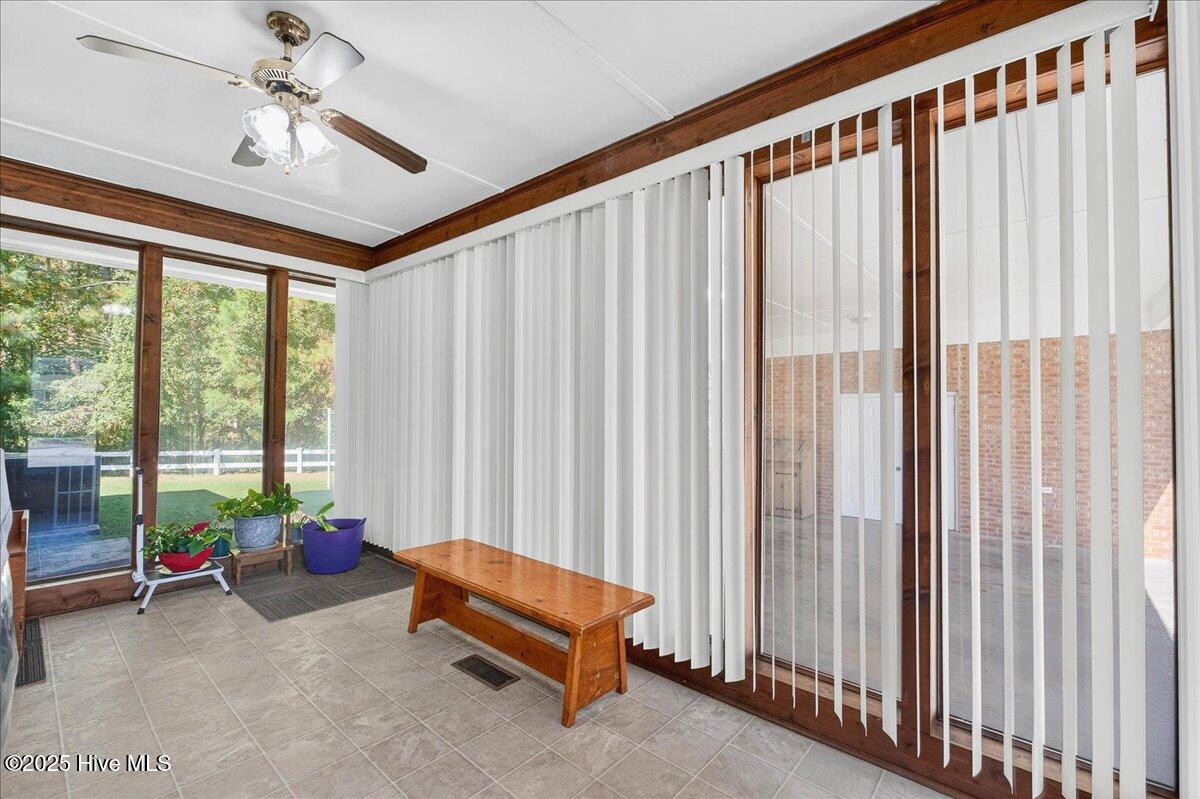 100533045 | Photo 41