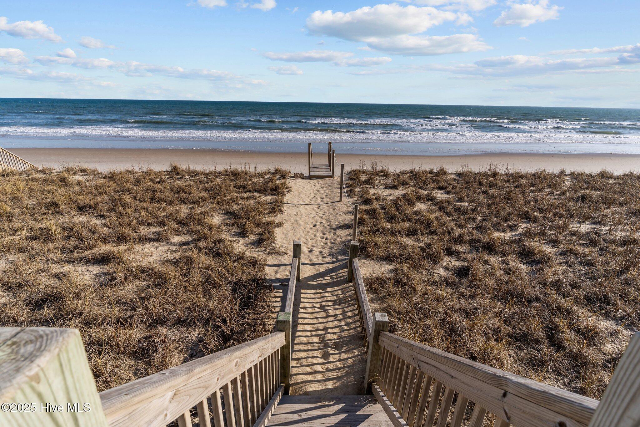 100539376 | Photo 45