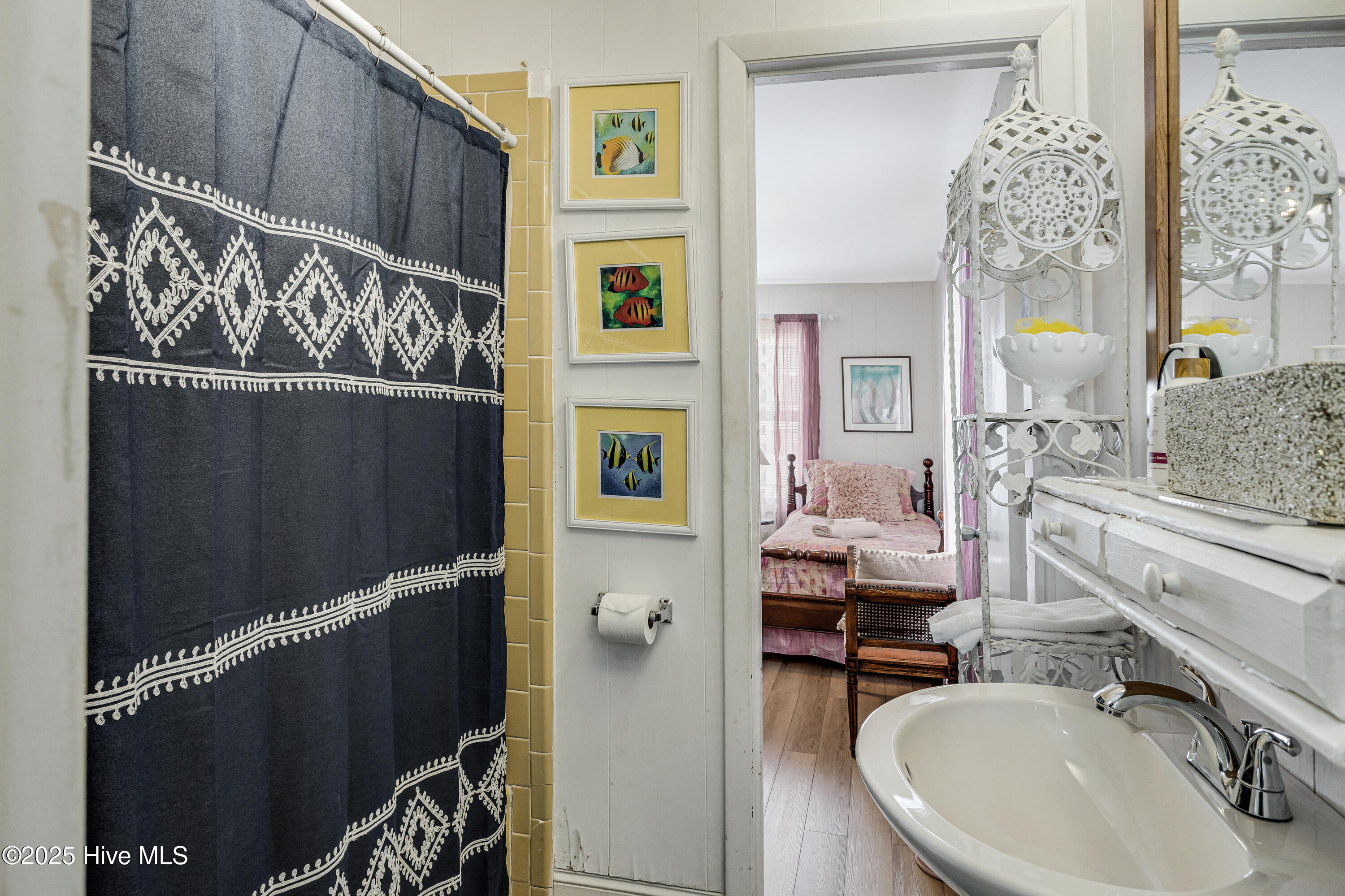 100498643 | Photo 28