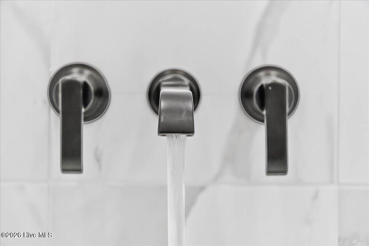 100562322 | Photo 54