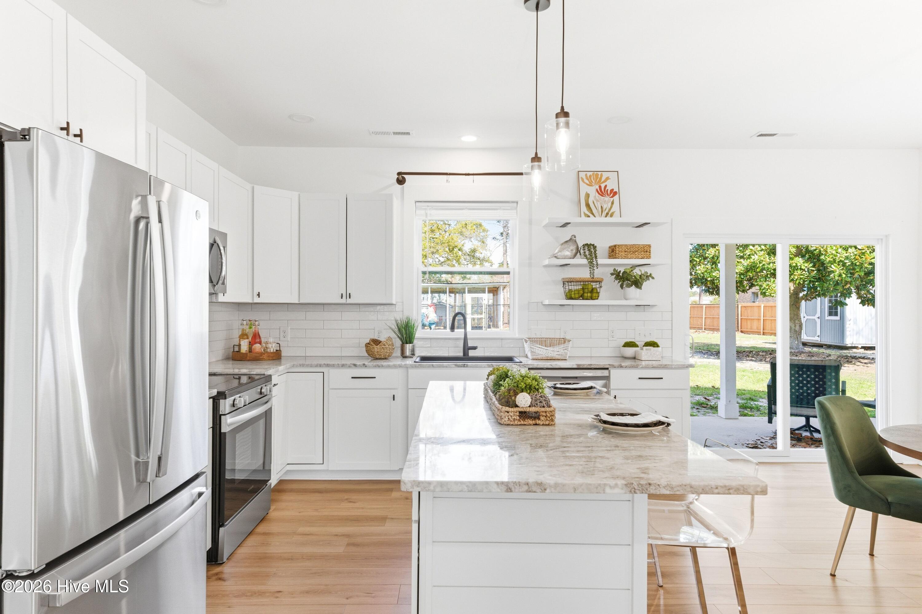 100561683 | Photo 11