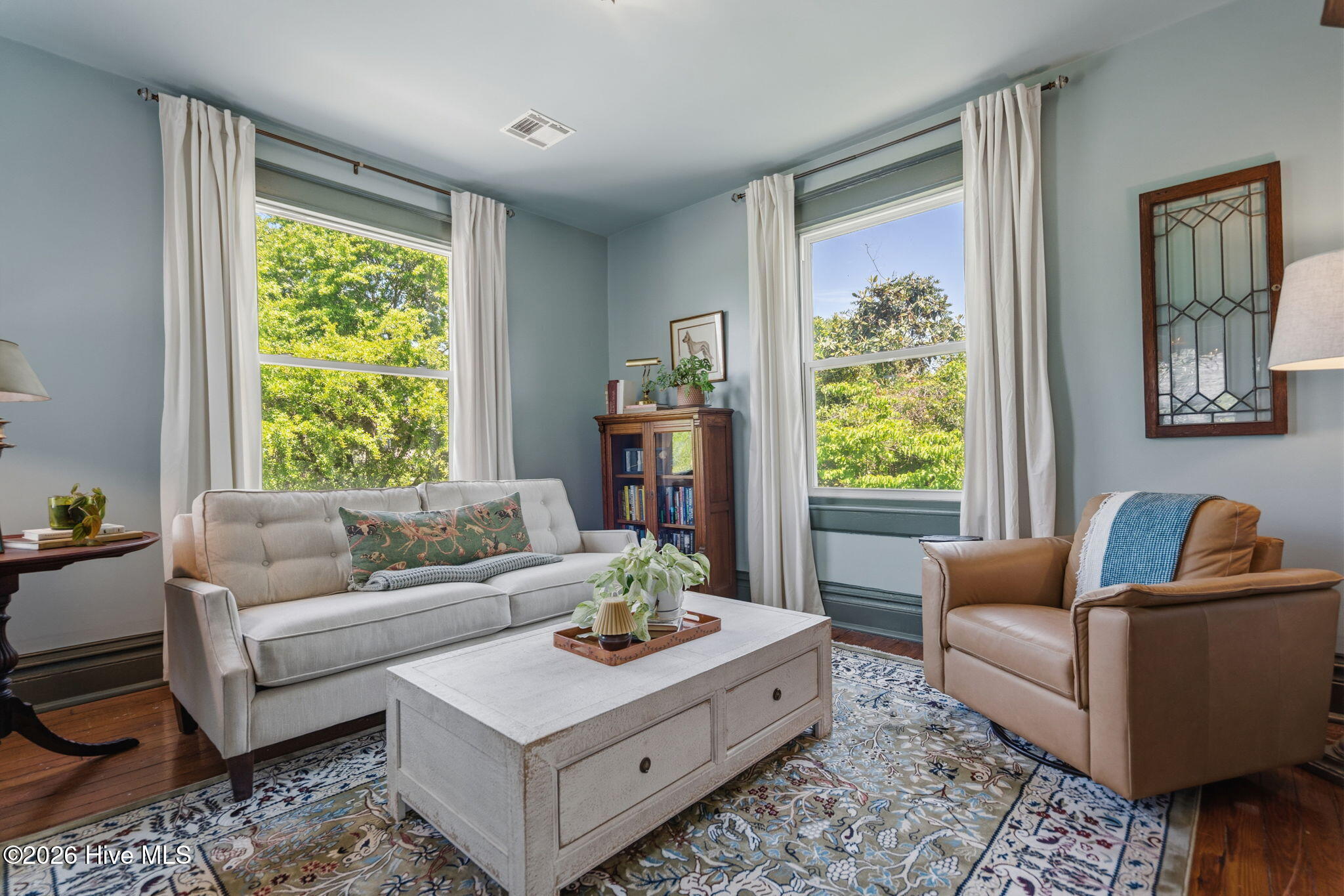 100566277 | Photo 26