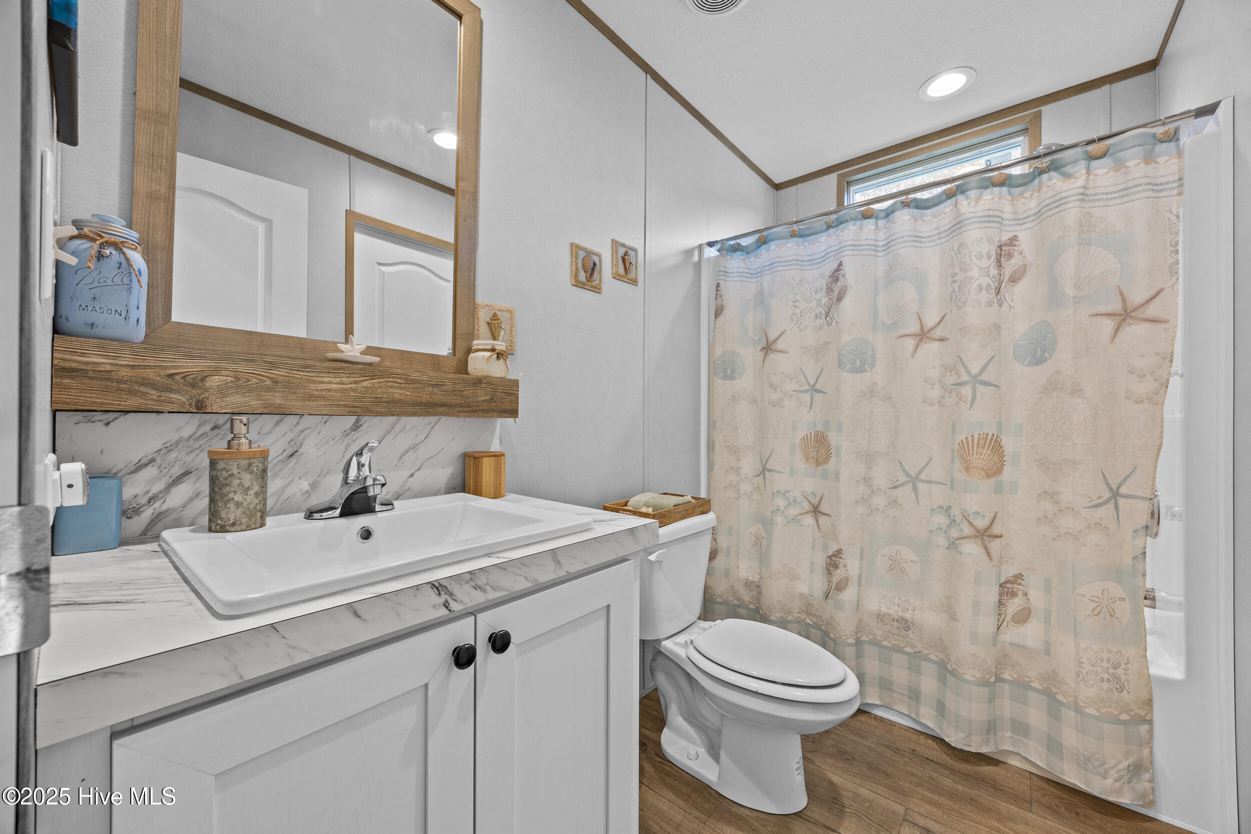 100542726 | Photo 23