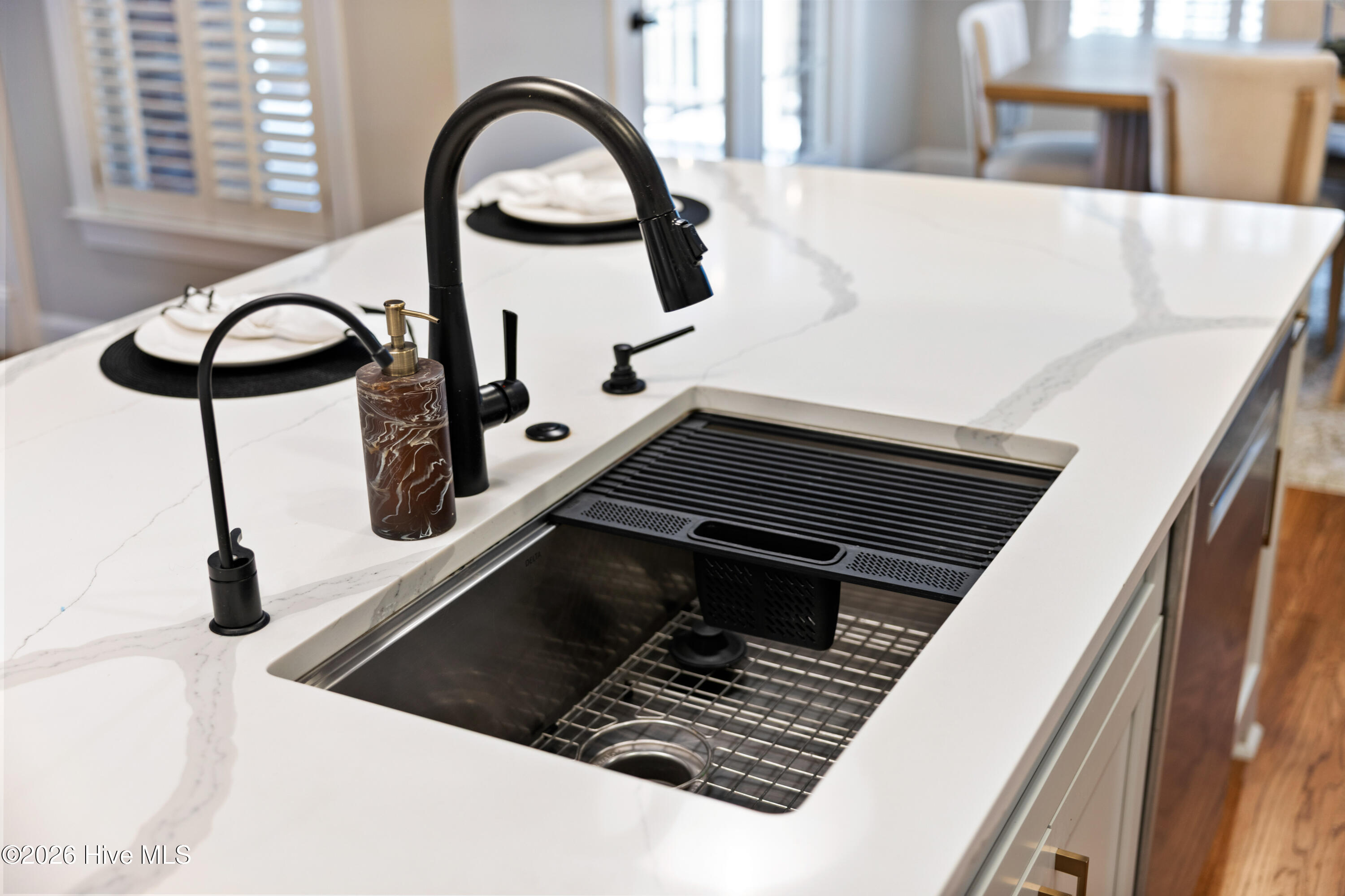 100560916 | Photo 18