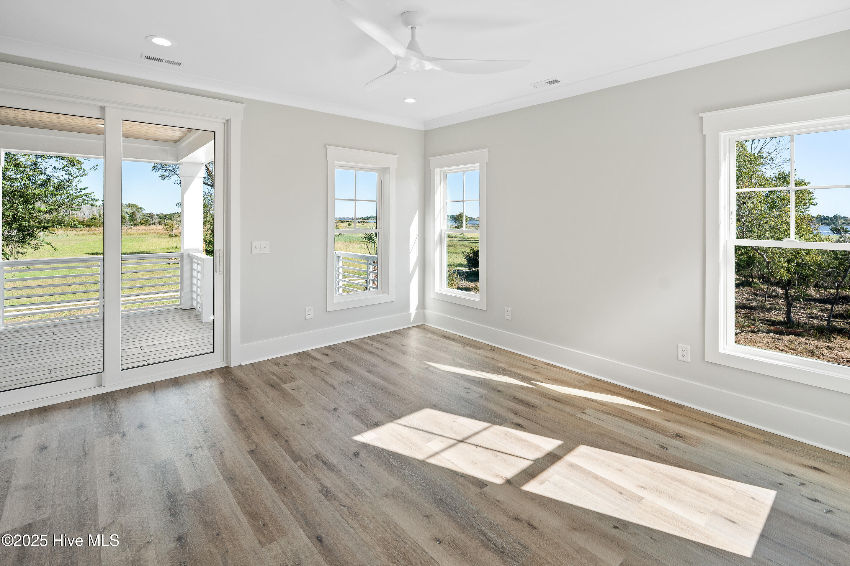 100557096 | Photo 40