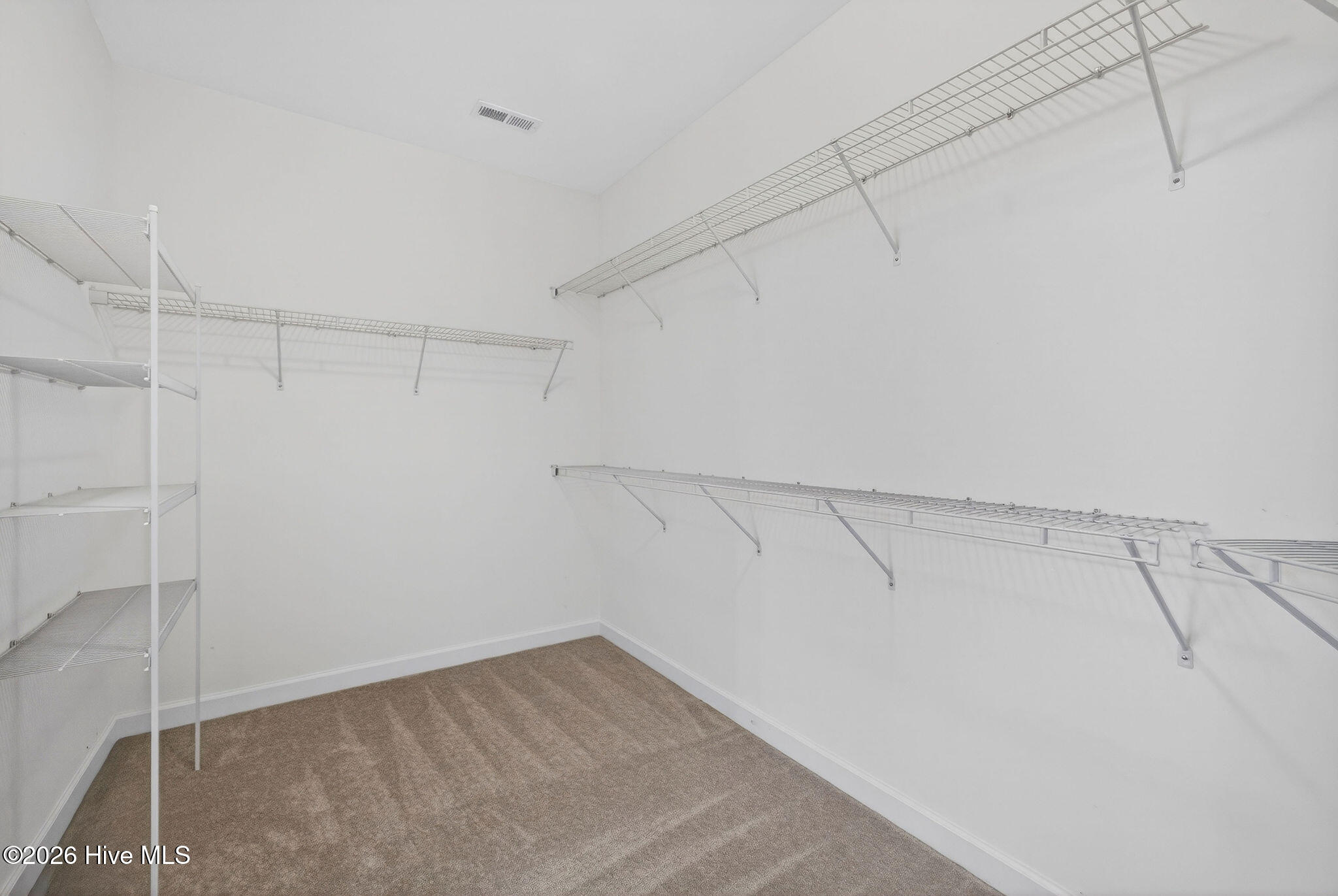 100564802 | Photo 28