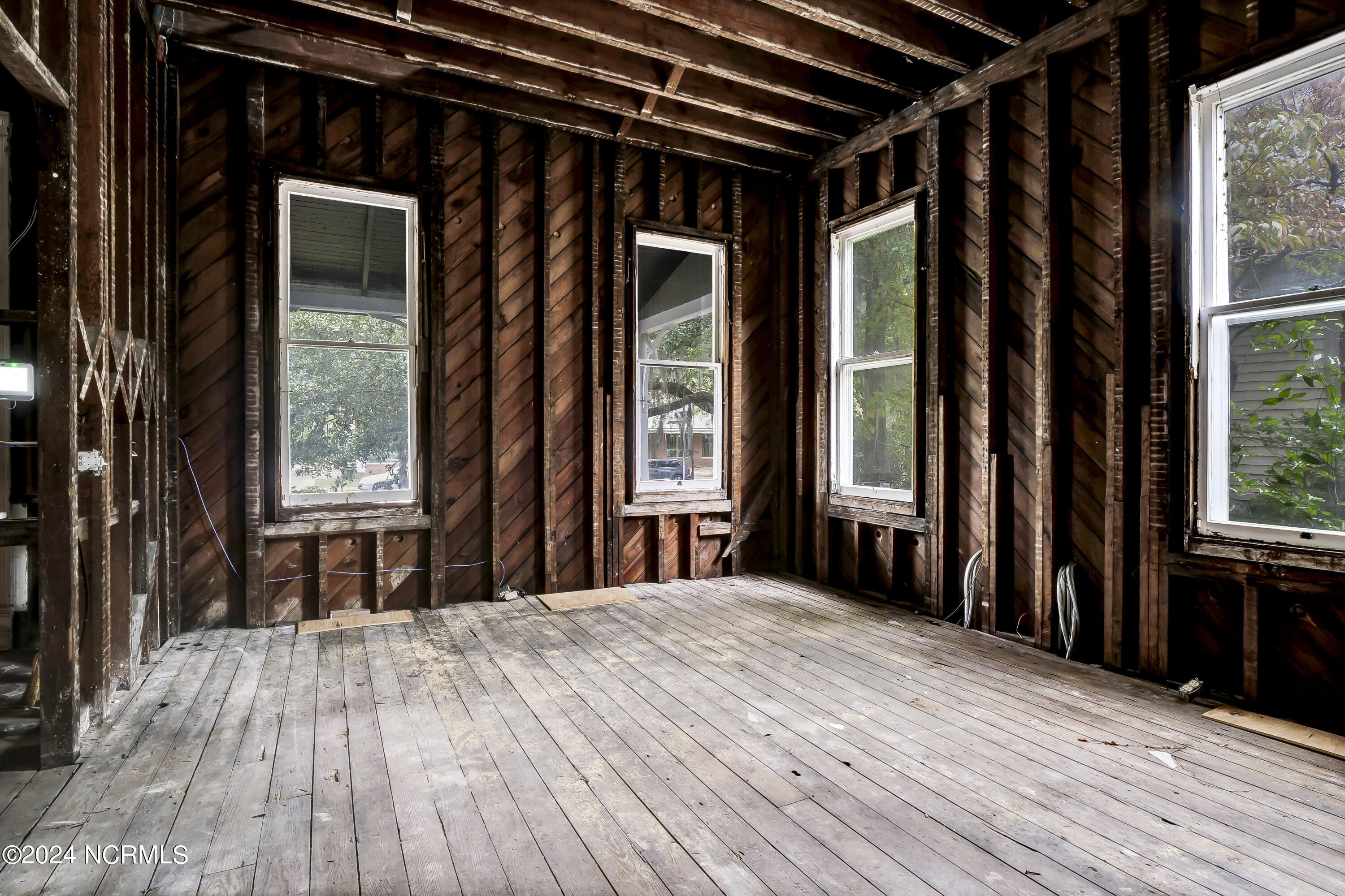 100472145 | Photo 12