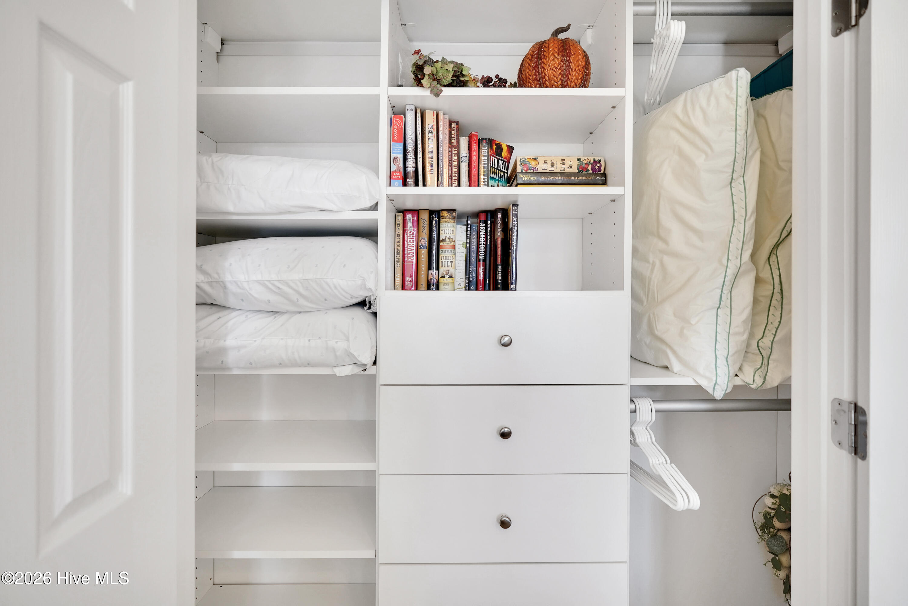 100547997 | Photo 23