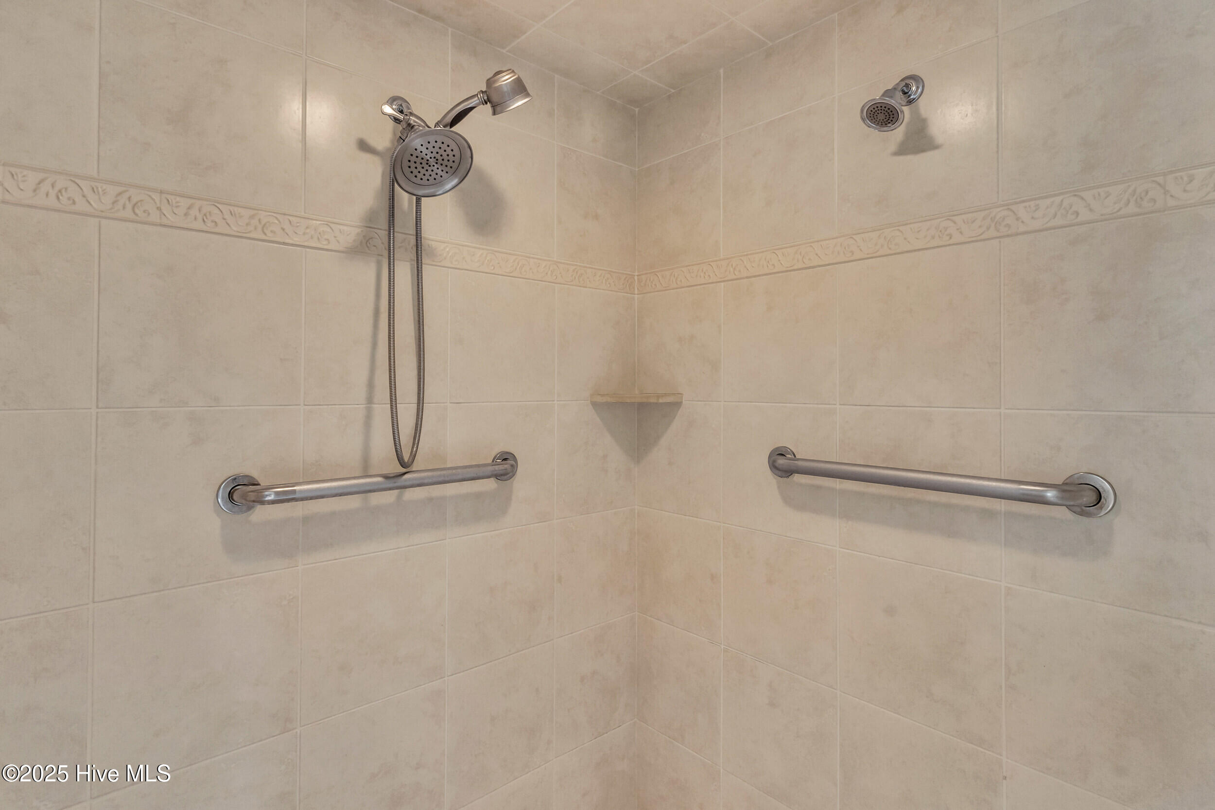 100533496 | Photo 30