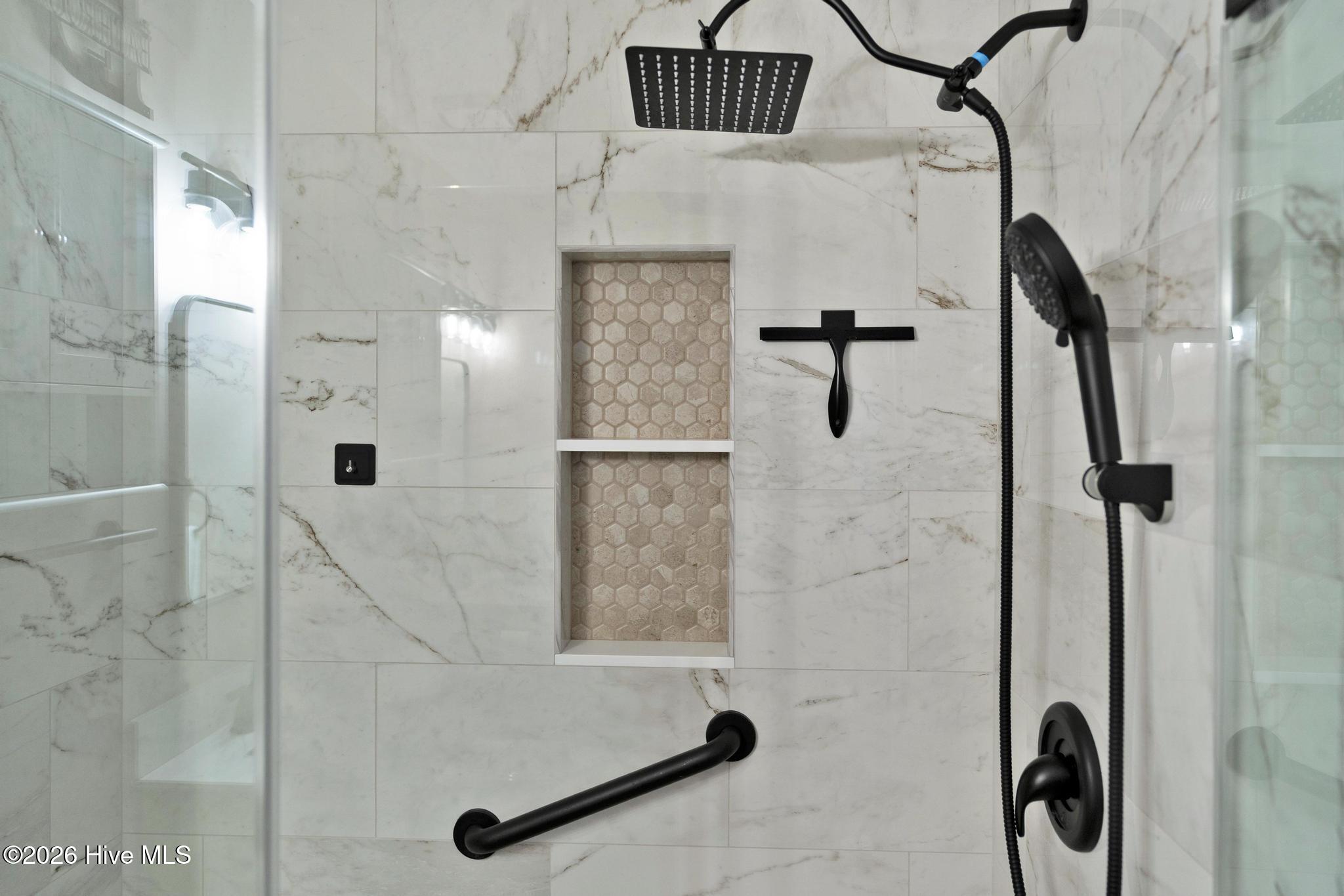 100566412 | Photo 15