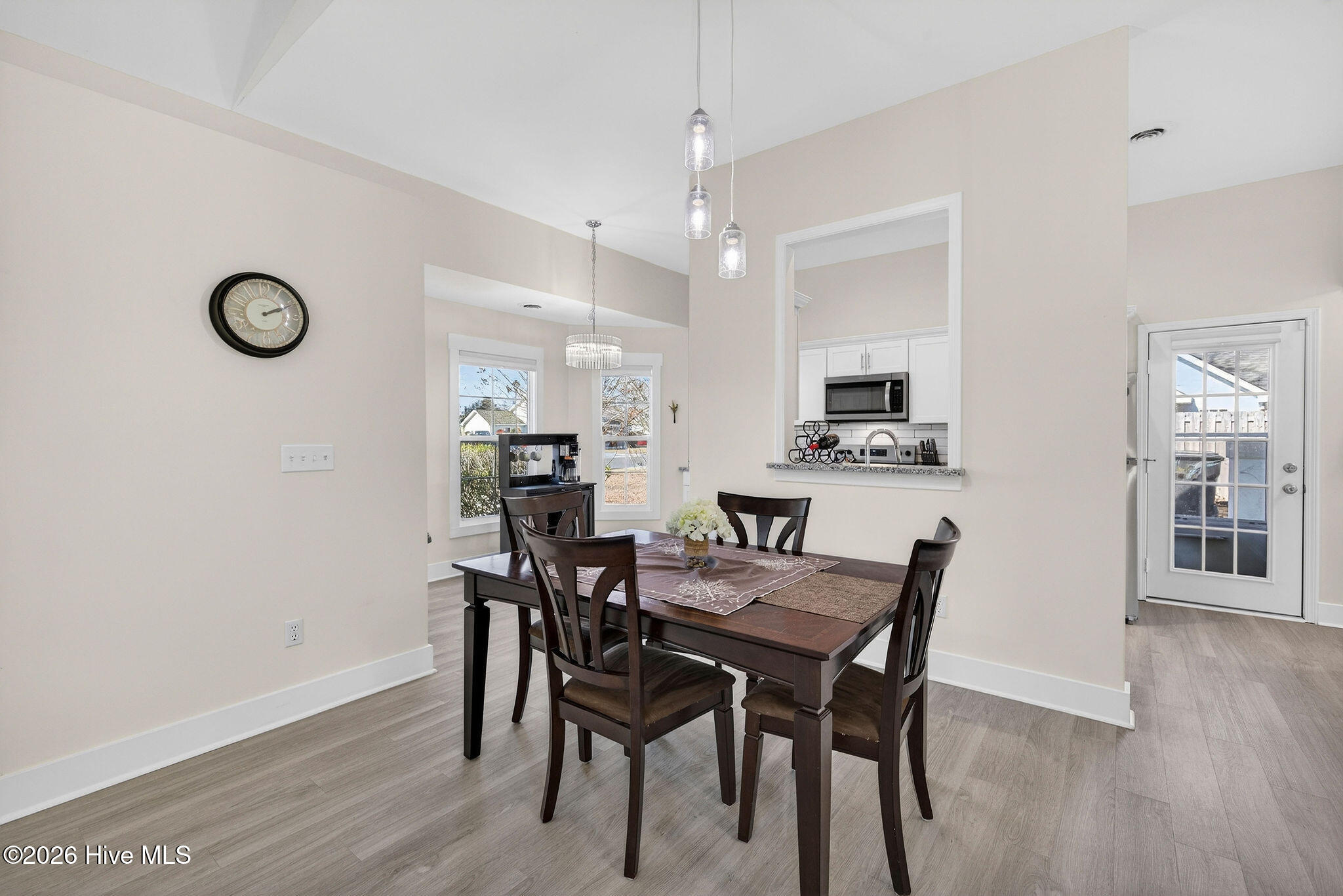 100551856 | Photo 10