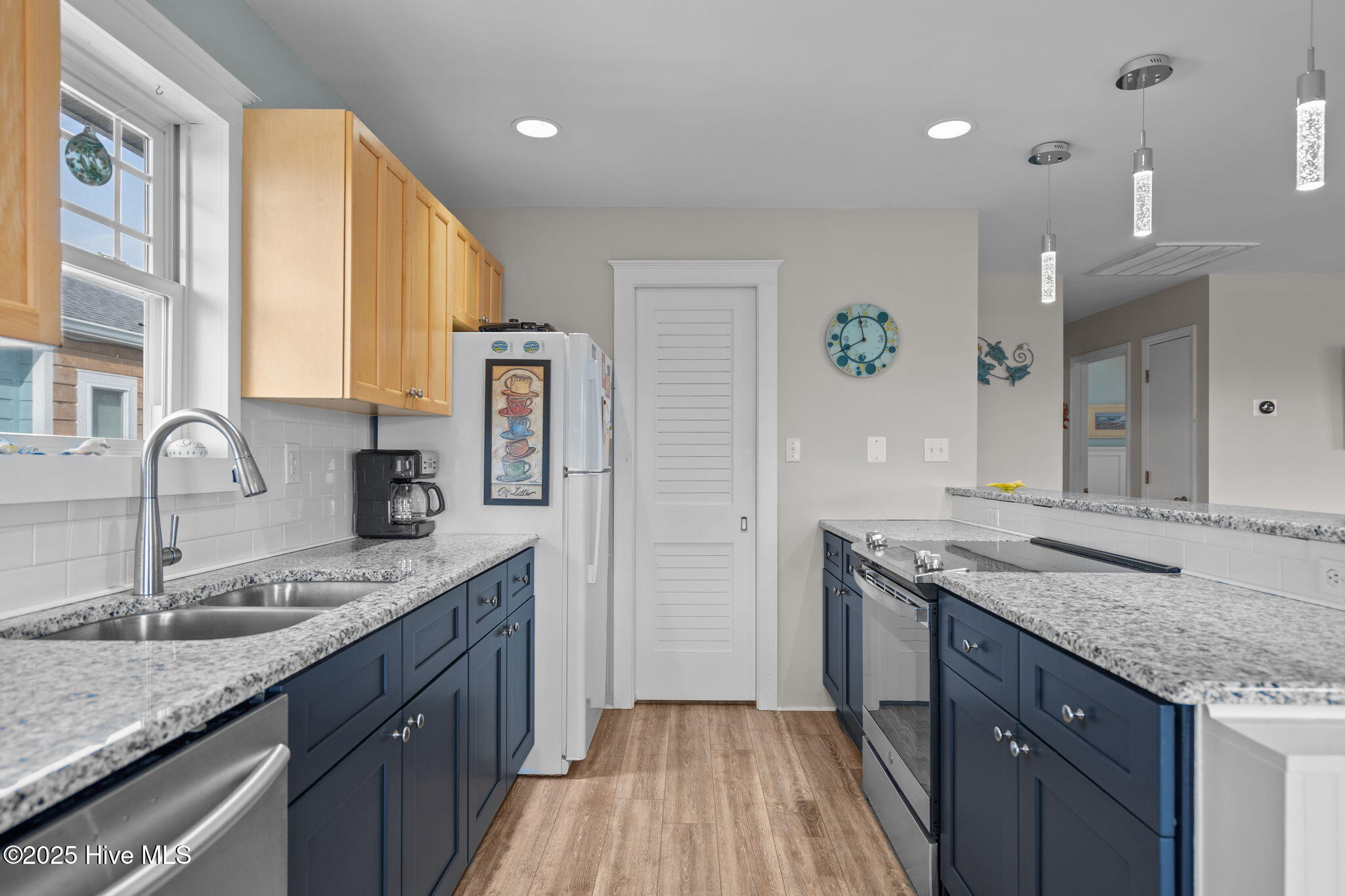 100541907 | Photo 40