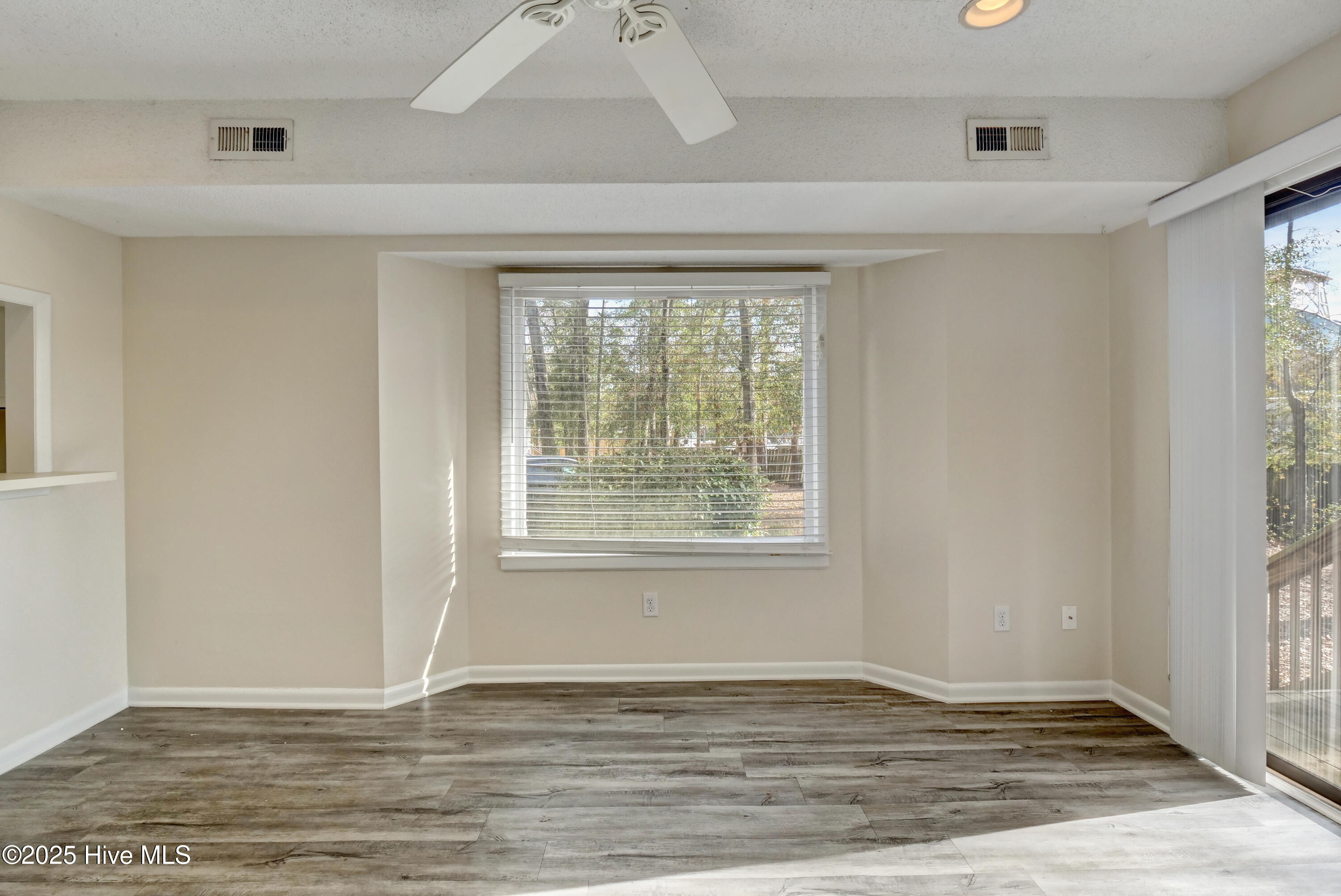 100541720 | Photo 10