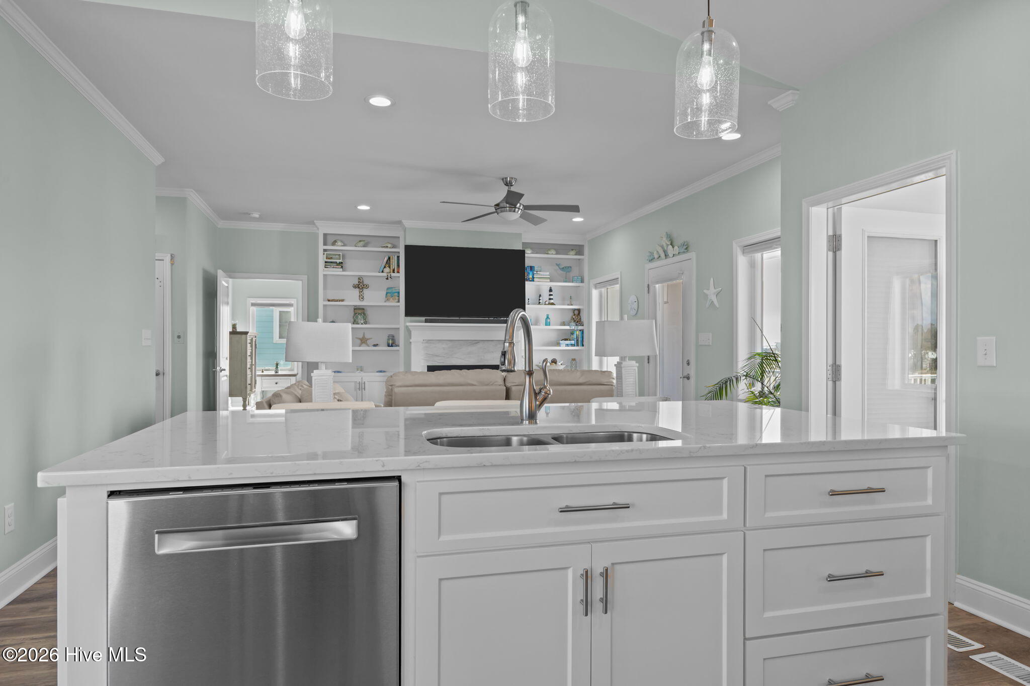 100559740 | Photo 15