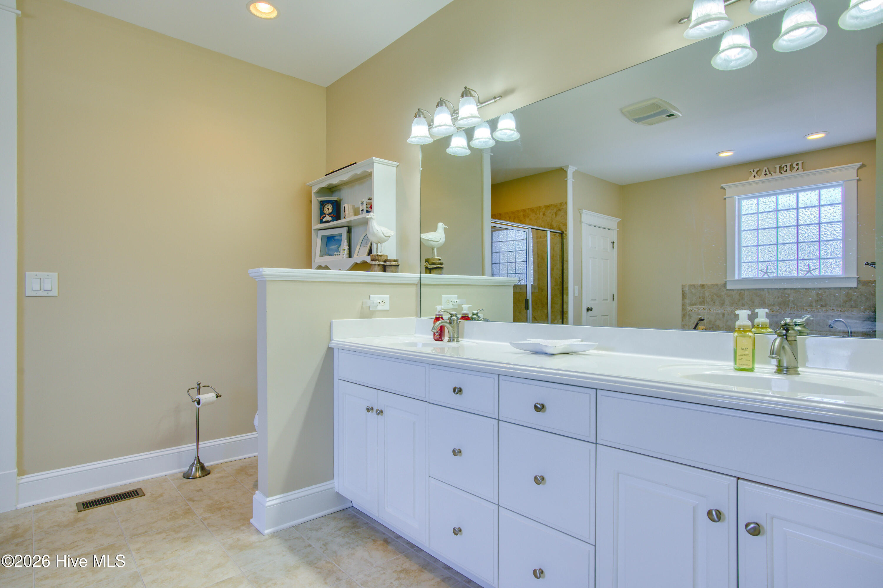 100549111 | Photo 45