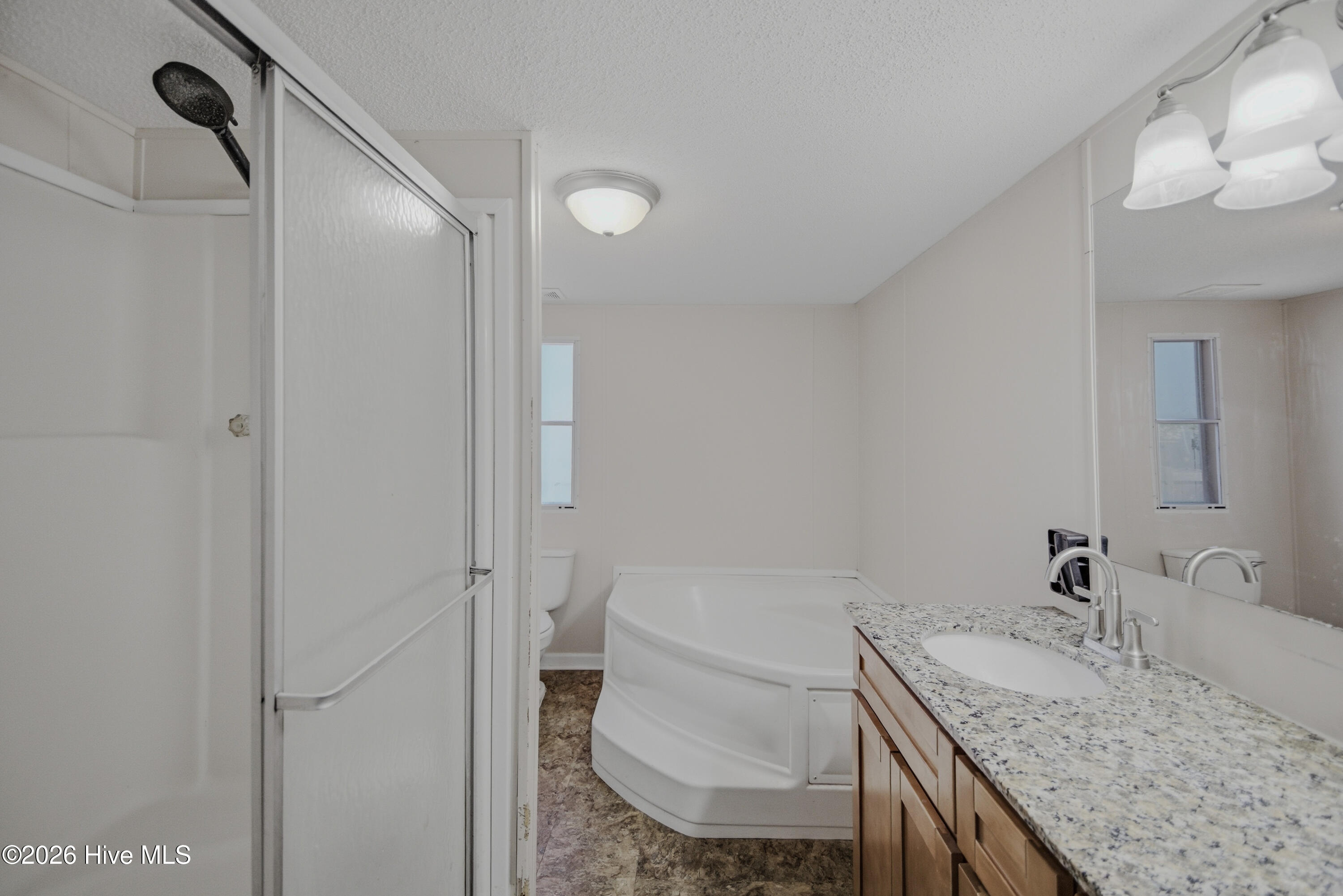 100566324 | Photo 23