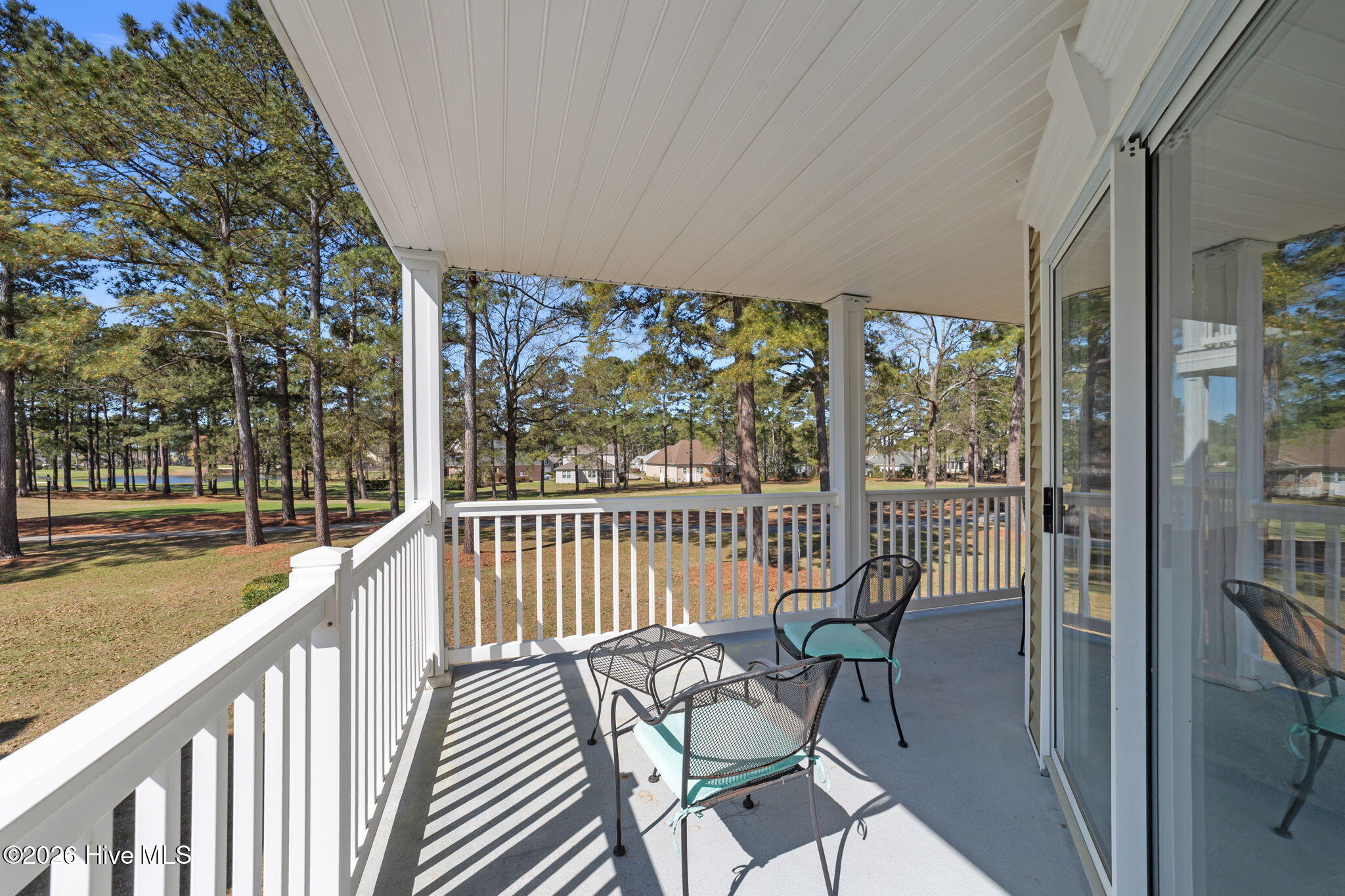 100561049 | Photo 23