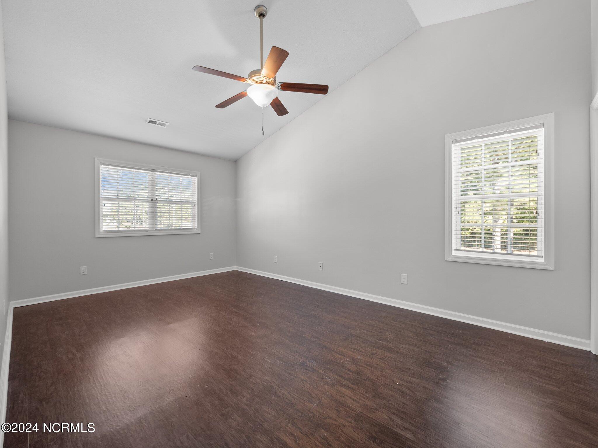 100541428 | Photo 16