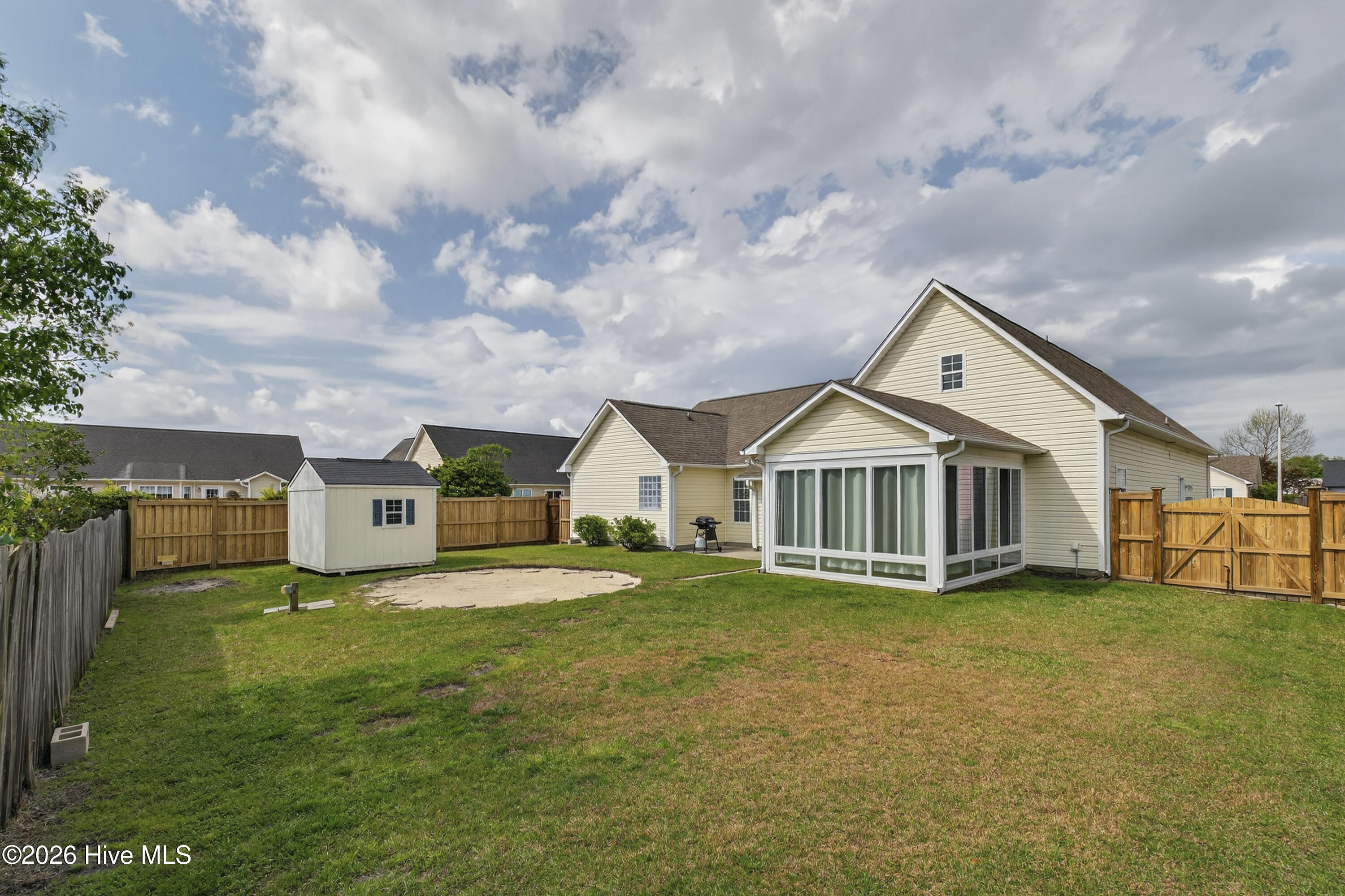 100565097 | Photo 36