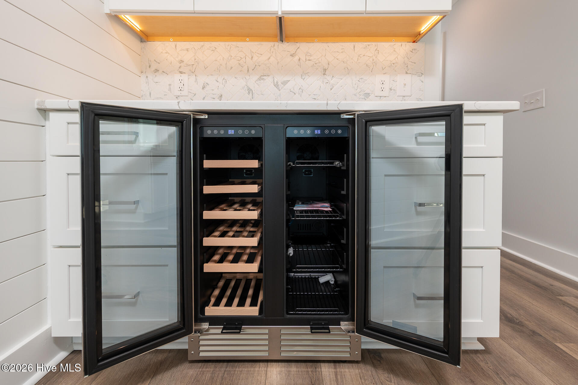 100568096 | Photo 33