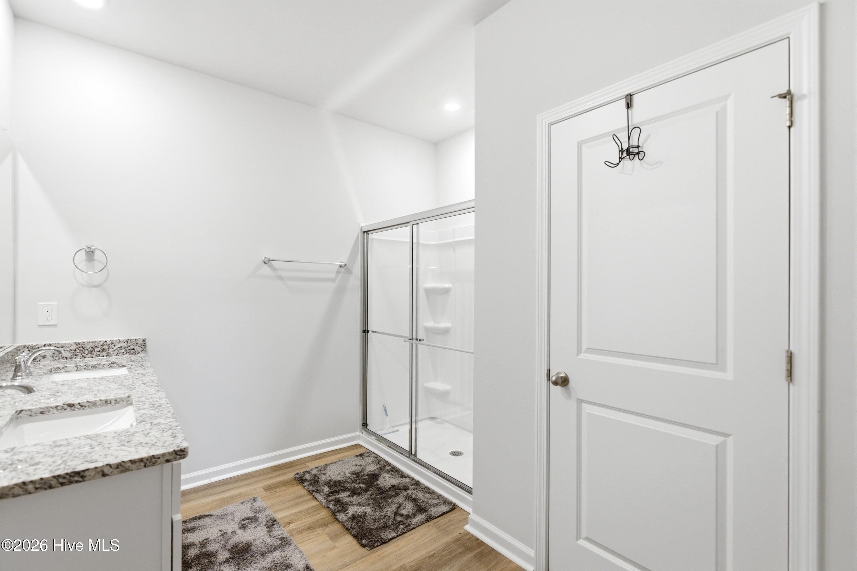 100563047 | Photo 35