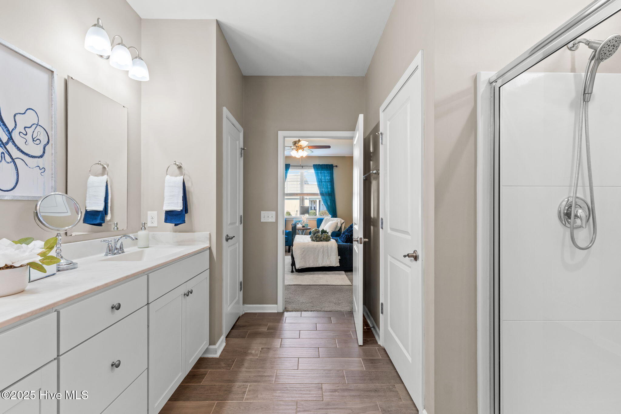 100538184 | Photo 30