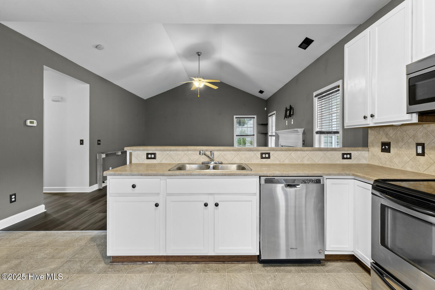 100532522 | Photo 14