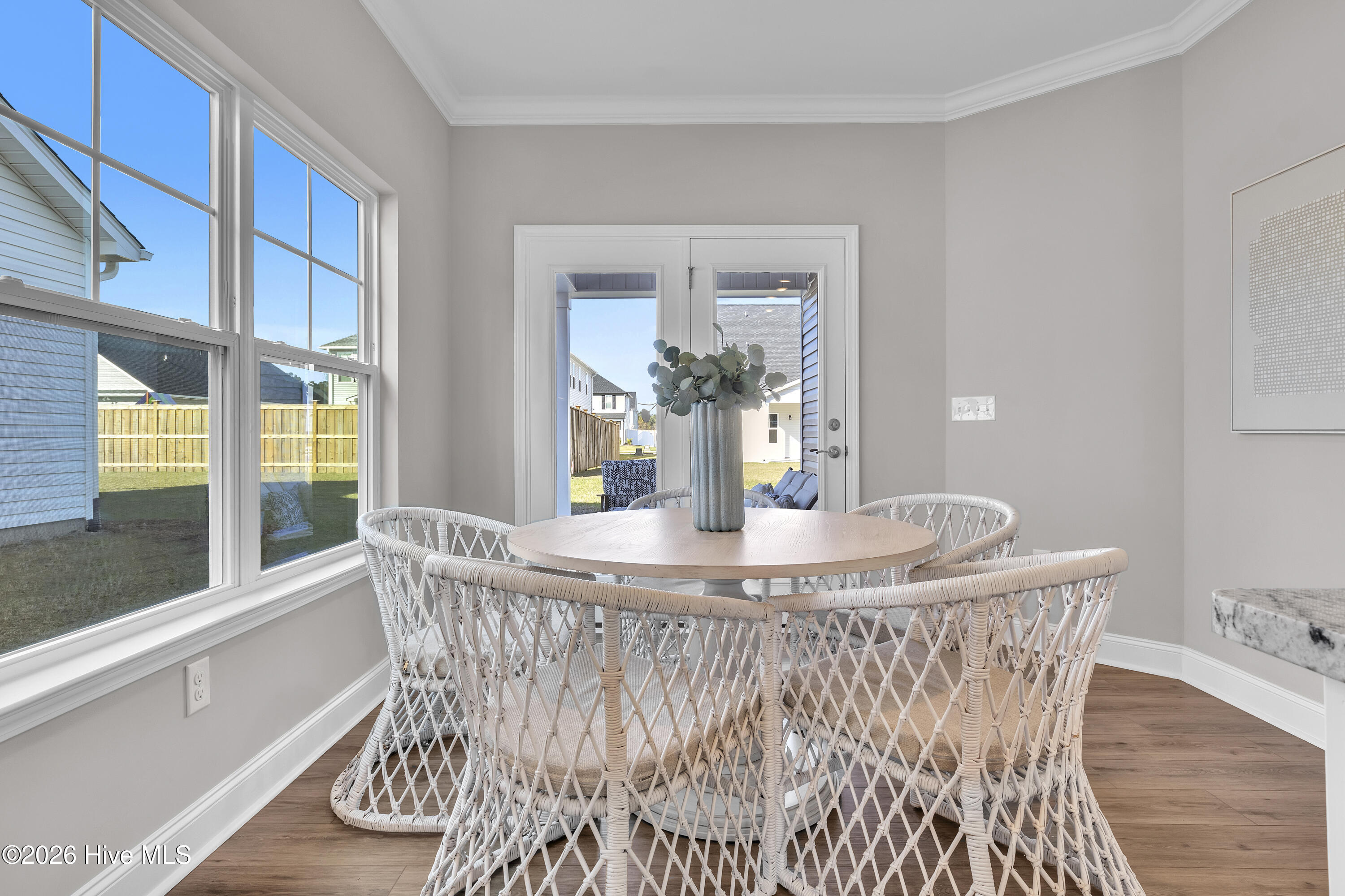 100561005 | Photo 26